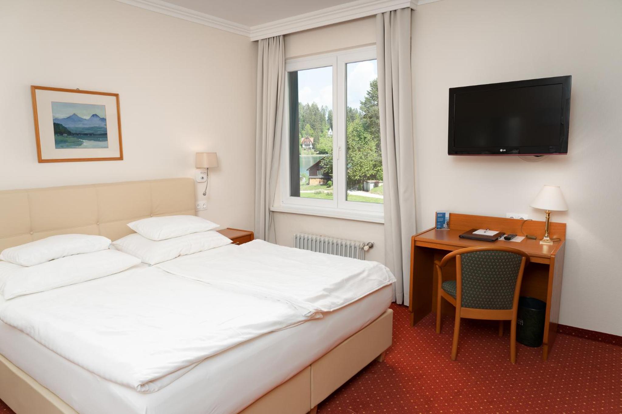 Standard Double Room with Shower - Photo 2