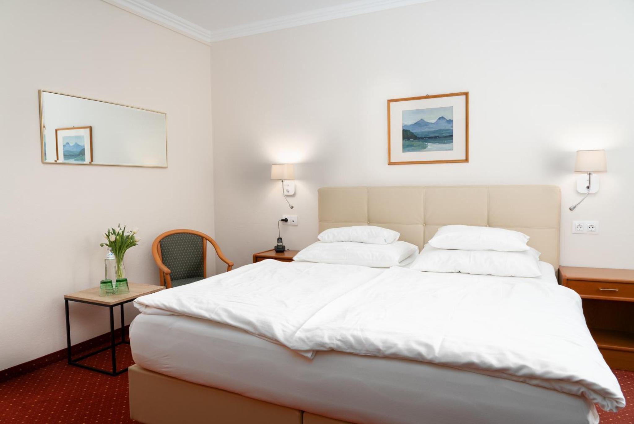 Standard Double Room with Shower - Photo 3