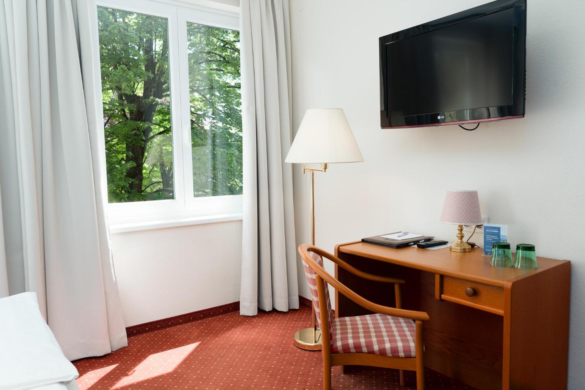 Superior Double Room with Lake View (without Balcony) - Photo 1