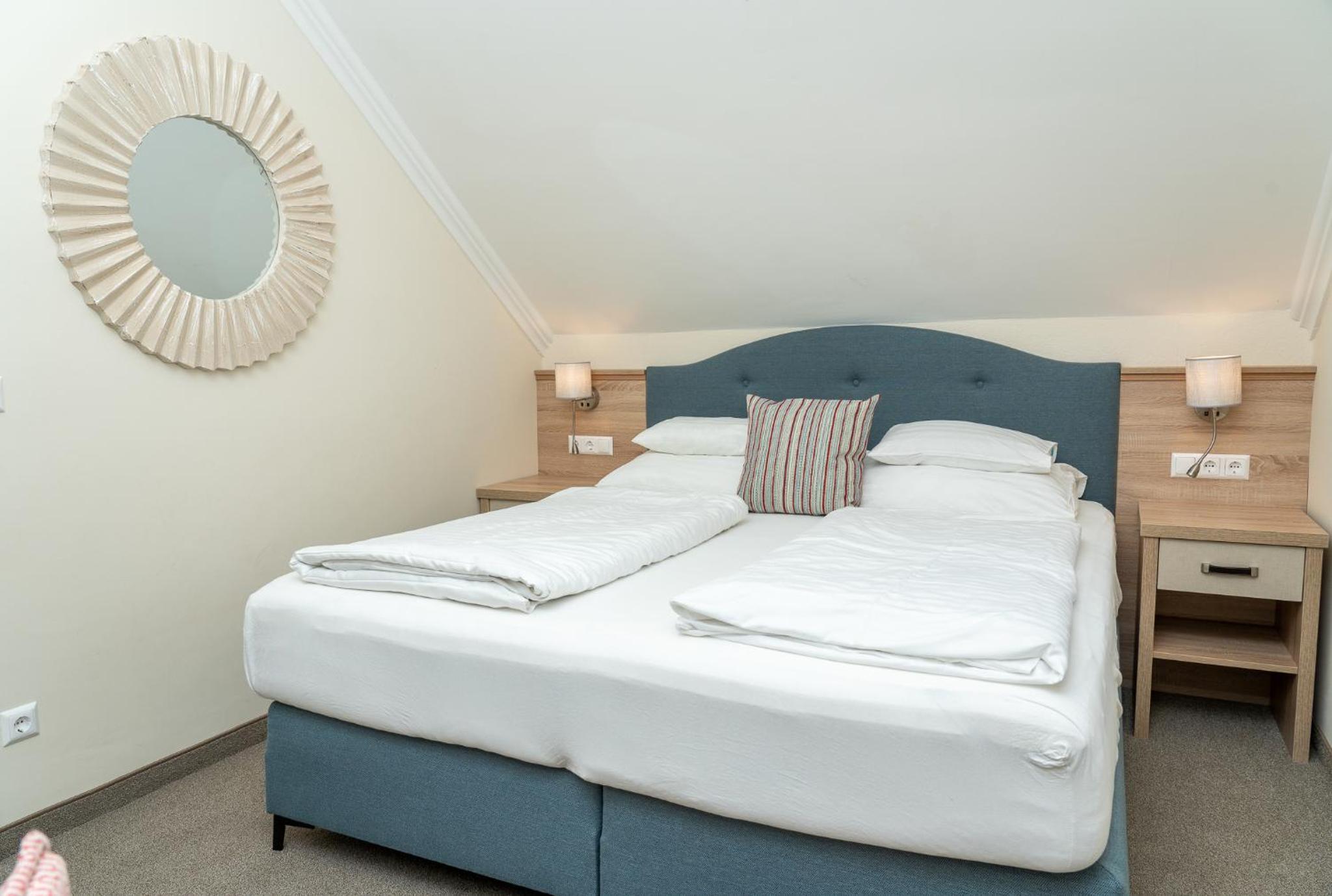 Standard Double Room with Shower - Photo 1
