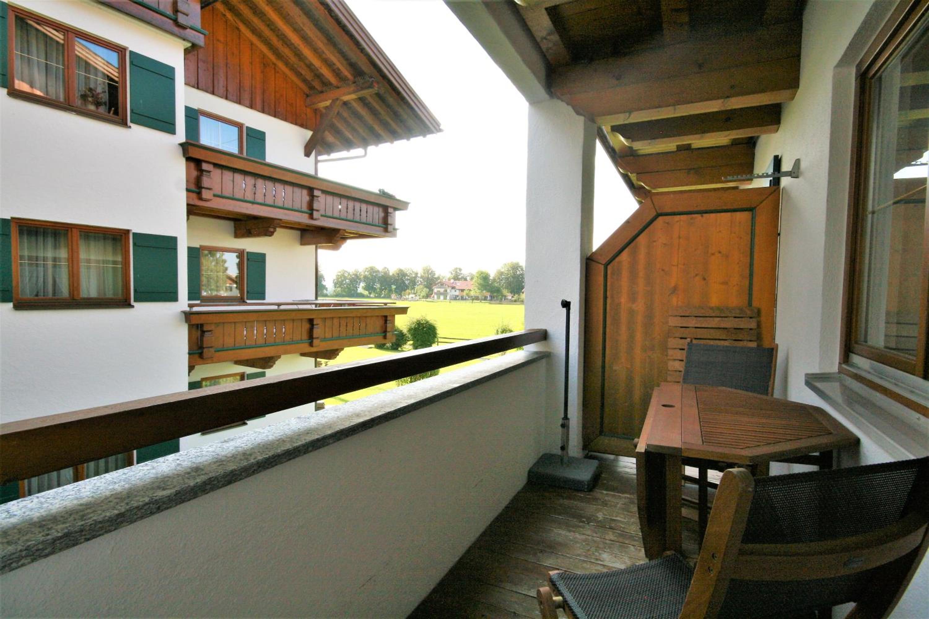 Apartment with Balcony photo 3