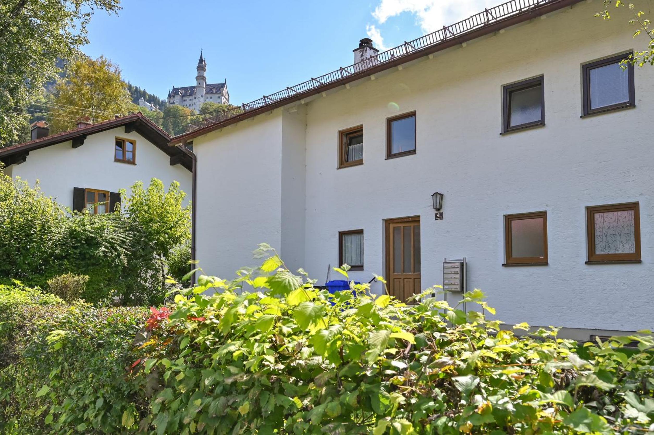 Apartment with Mountain View photo 2