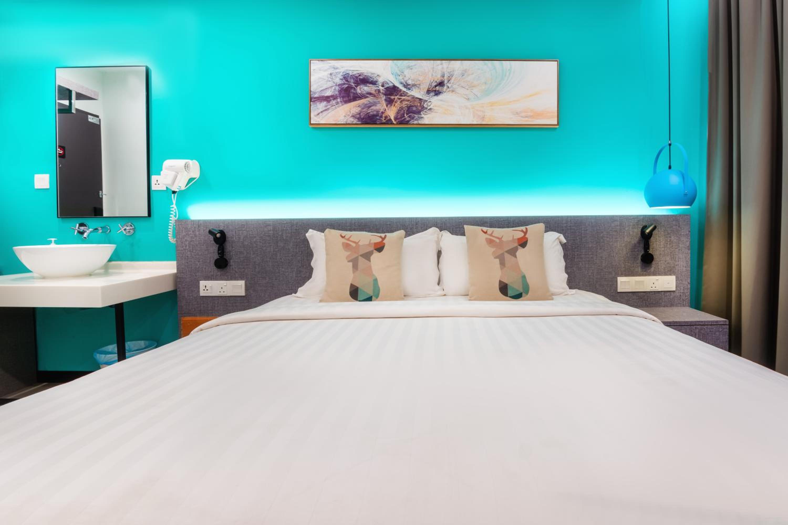 Superior King Room - Photo 11