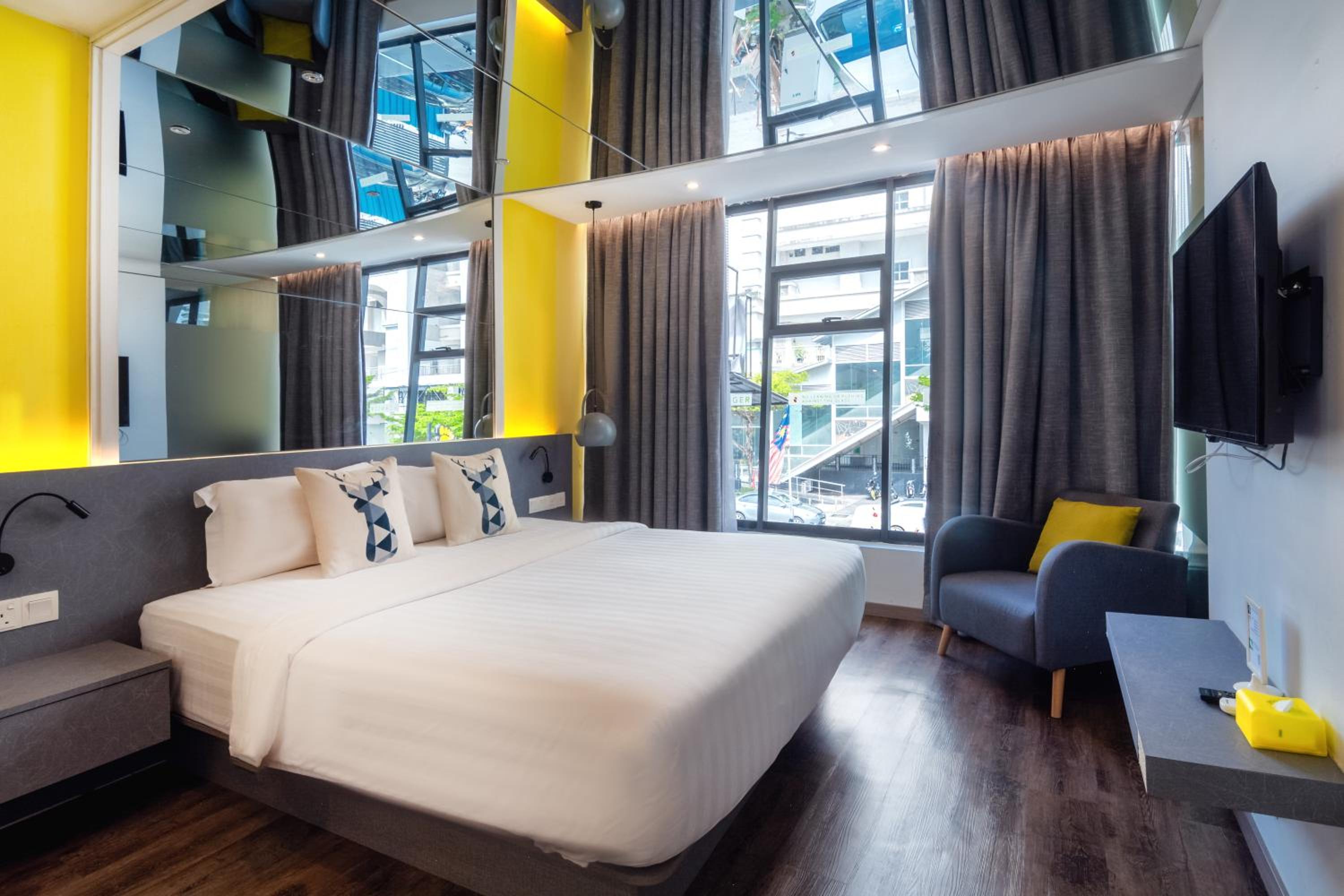 Deluxe Suite - Photo 2