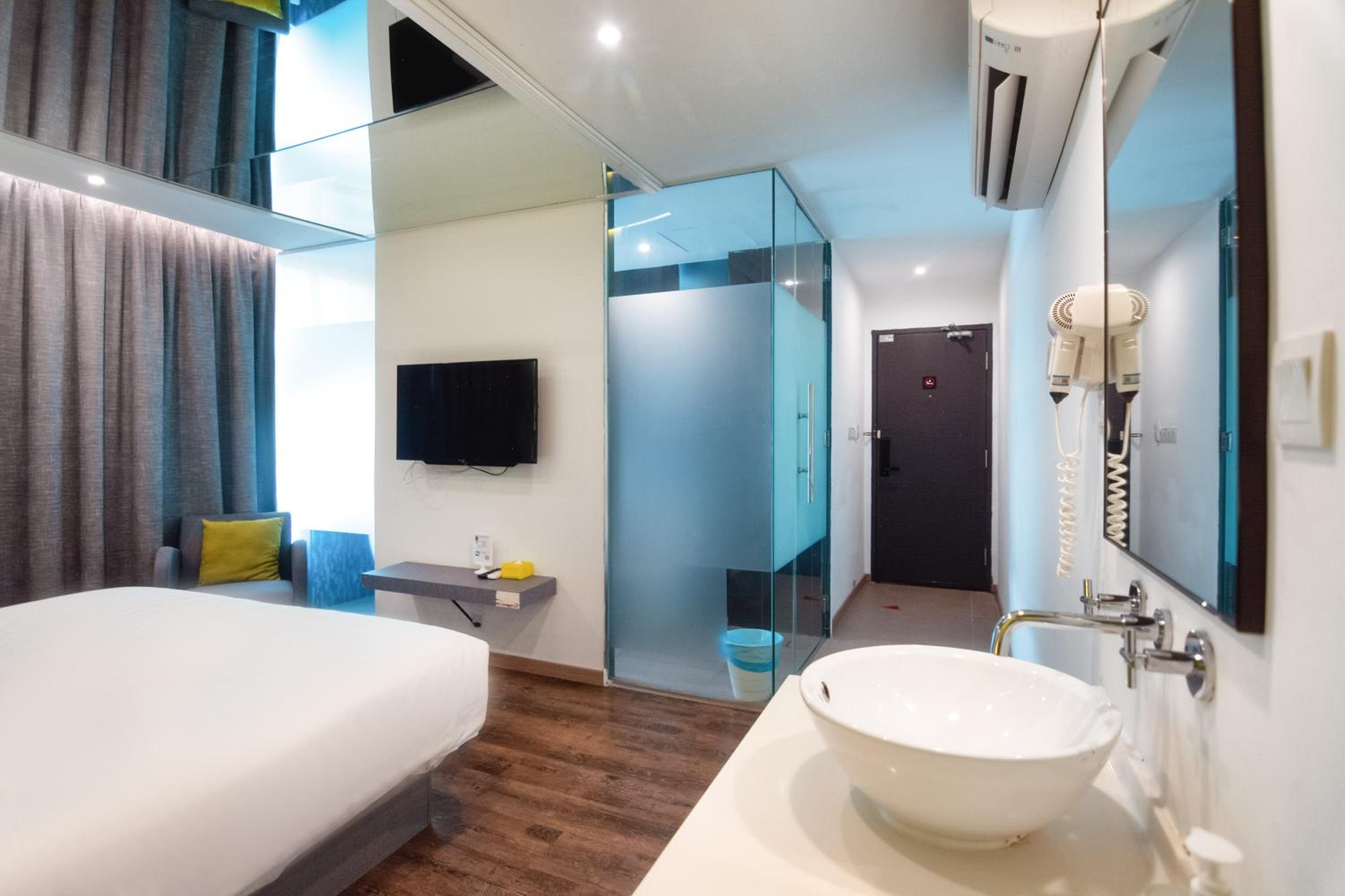 Deluxe Suite - Photo 8