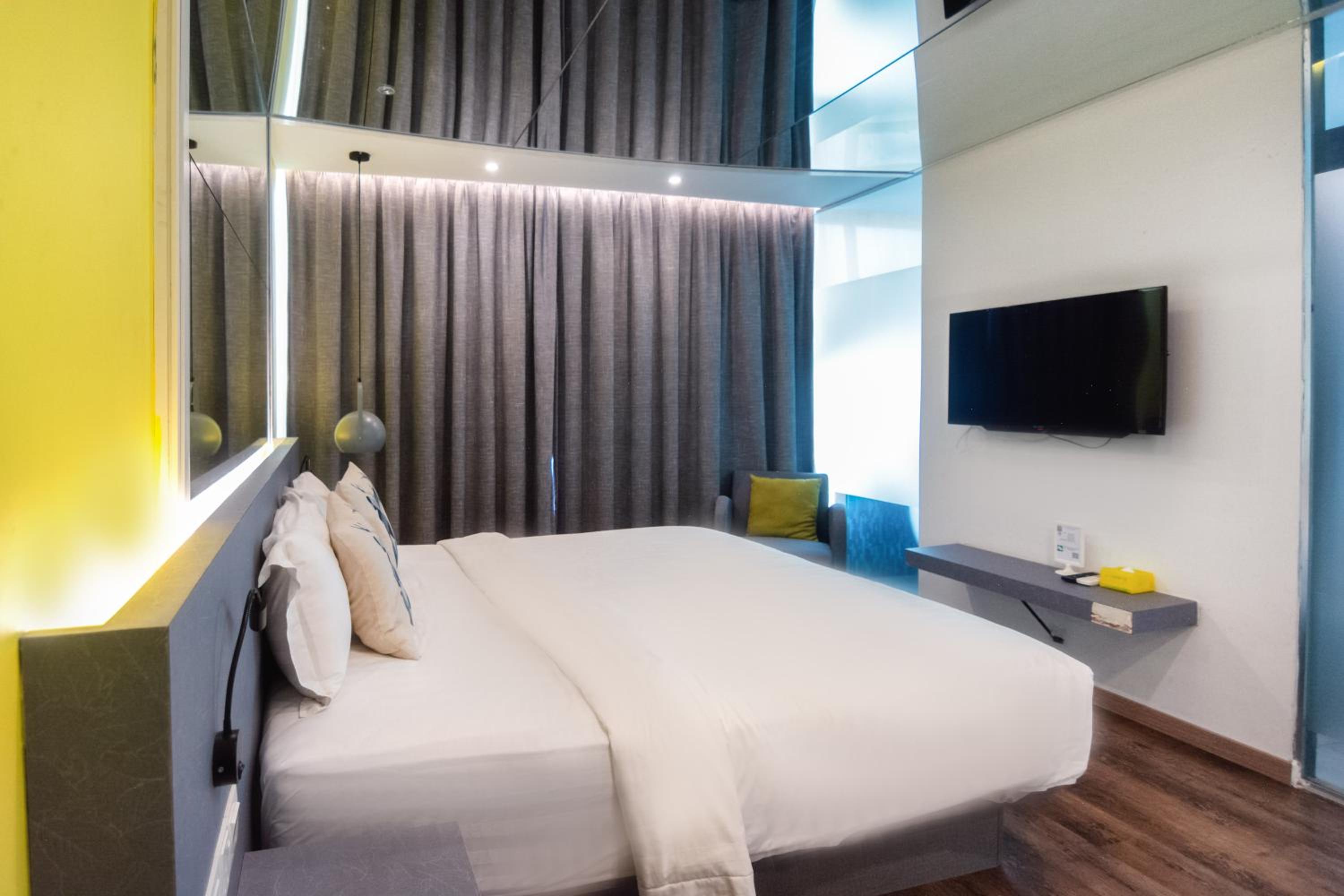 Deluxe Suite - Photo 9