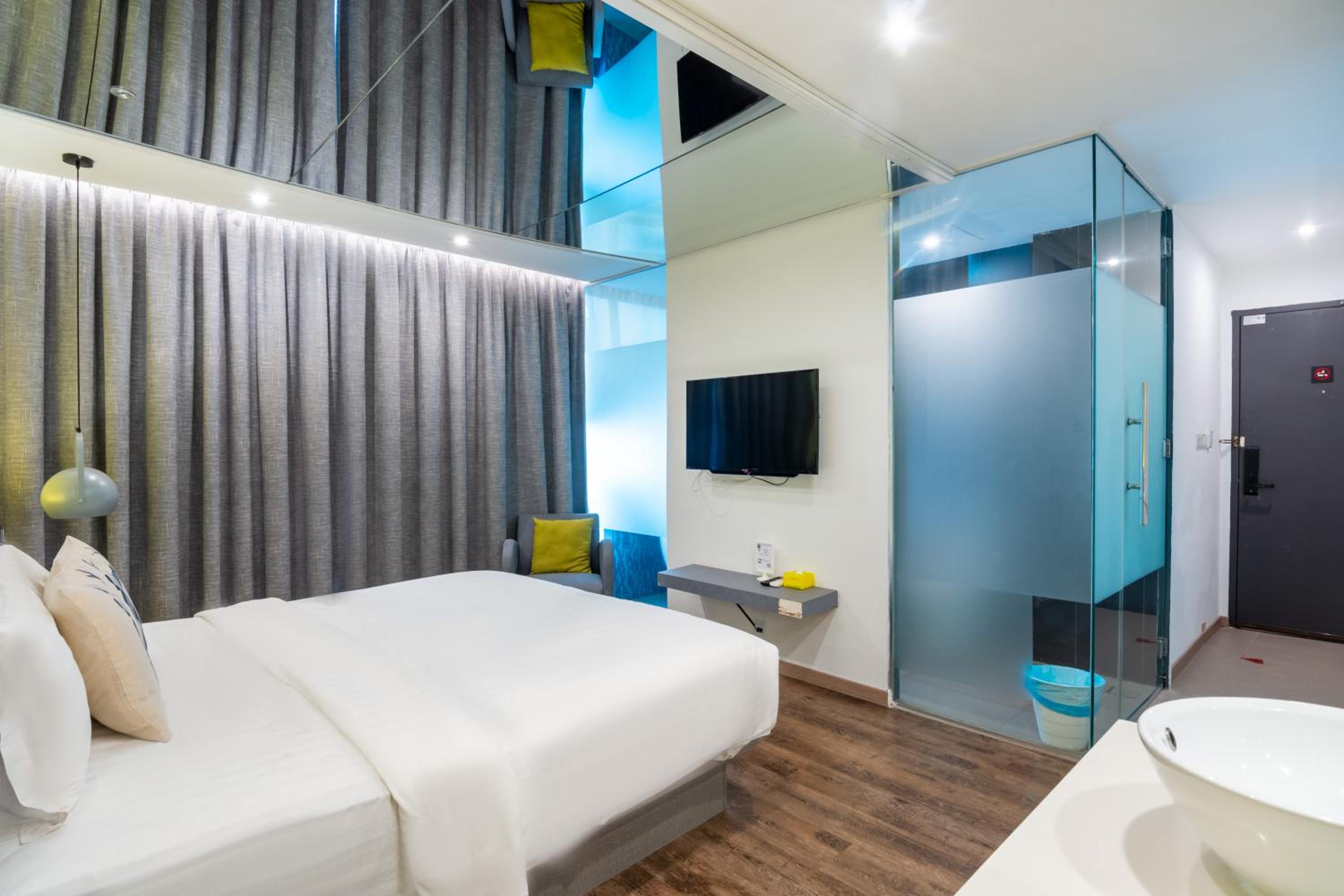 Deluxe Suite - Photo 6