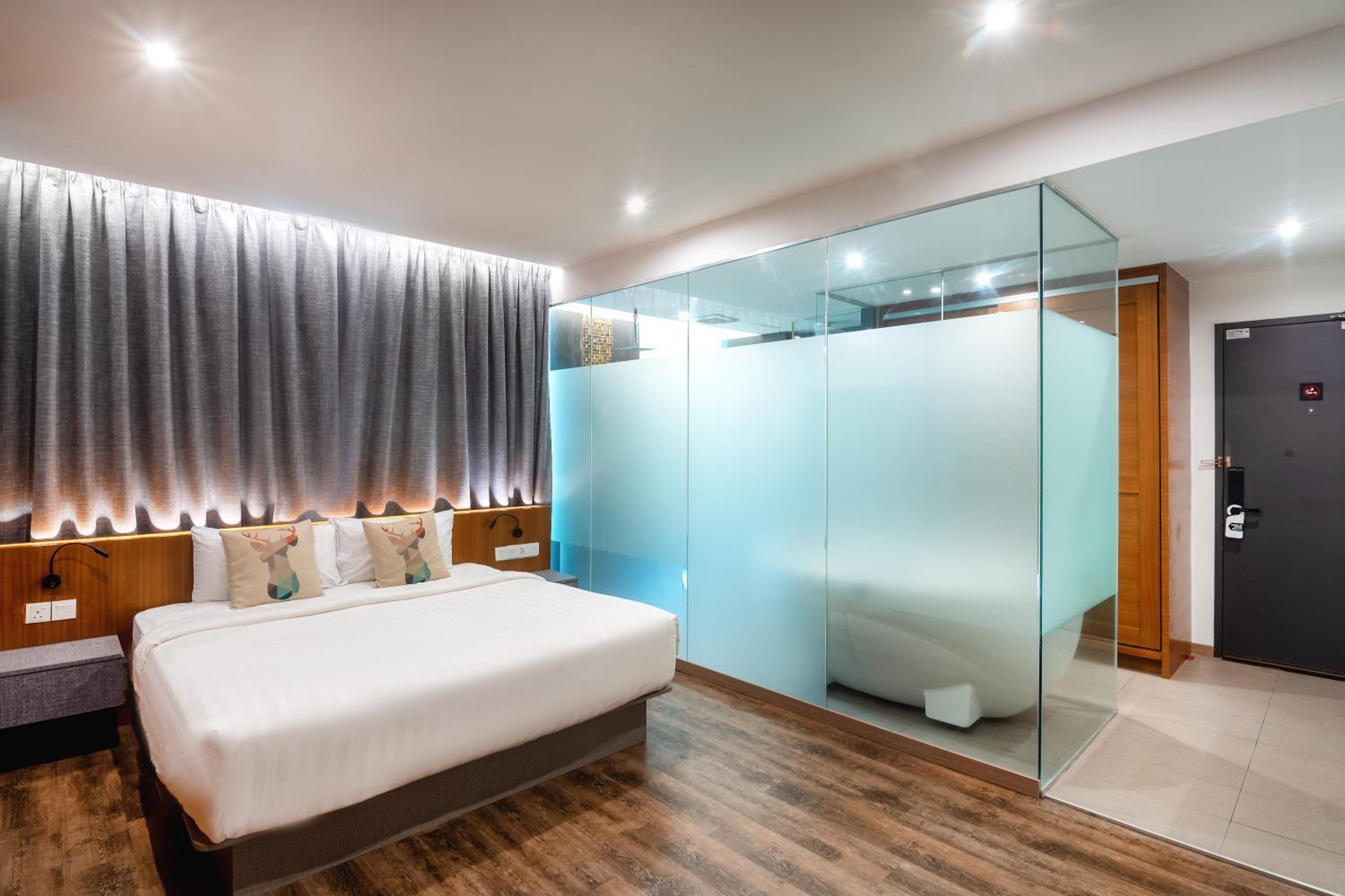 Executive Suite - Photo 3