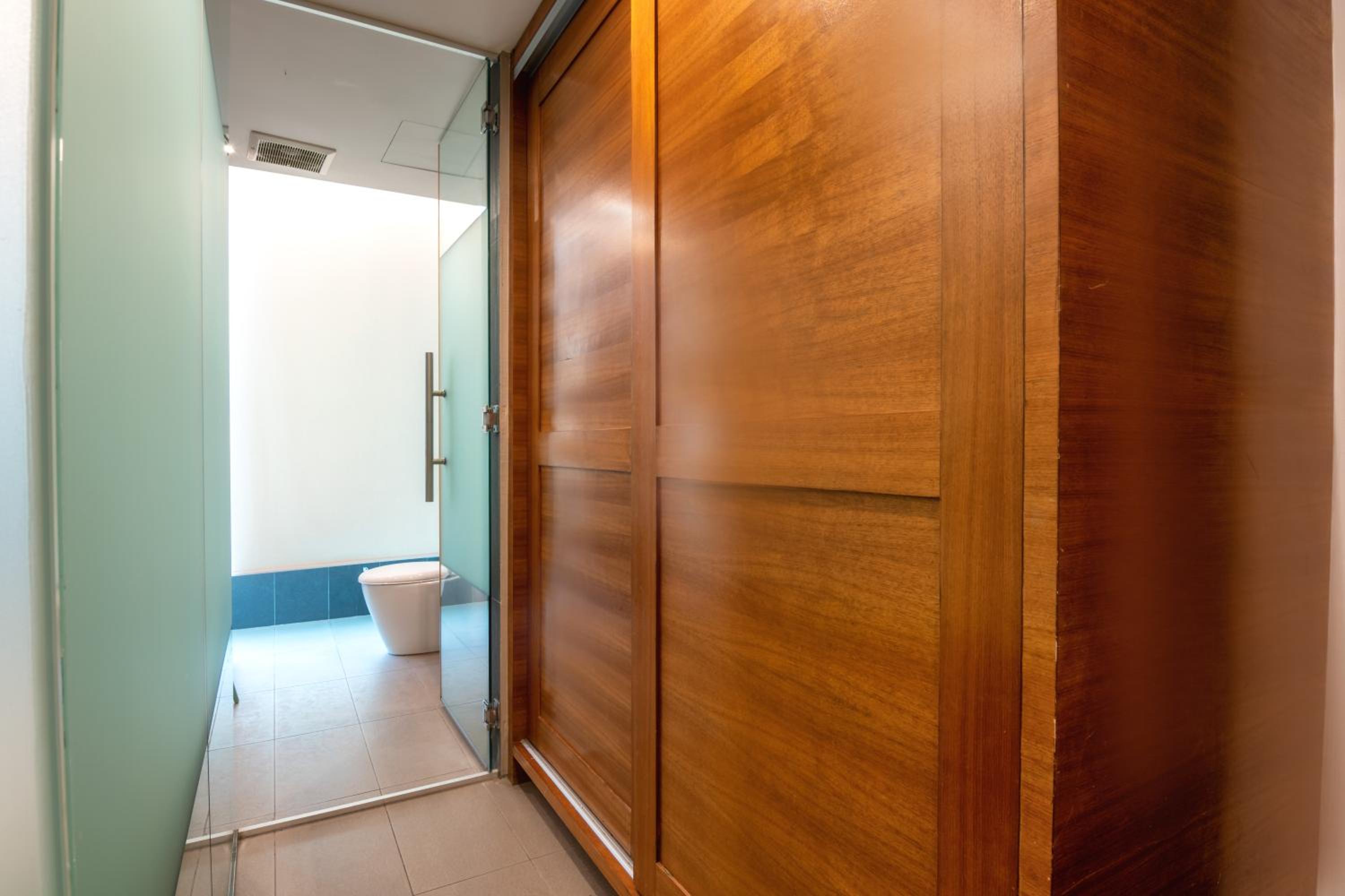 Executive Suite - Photo 7