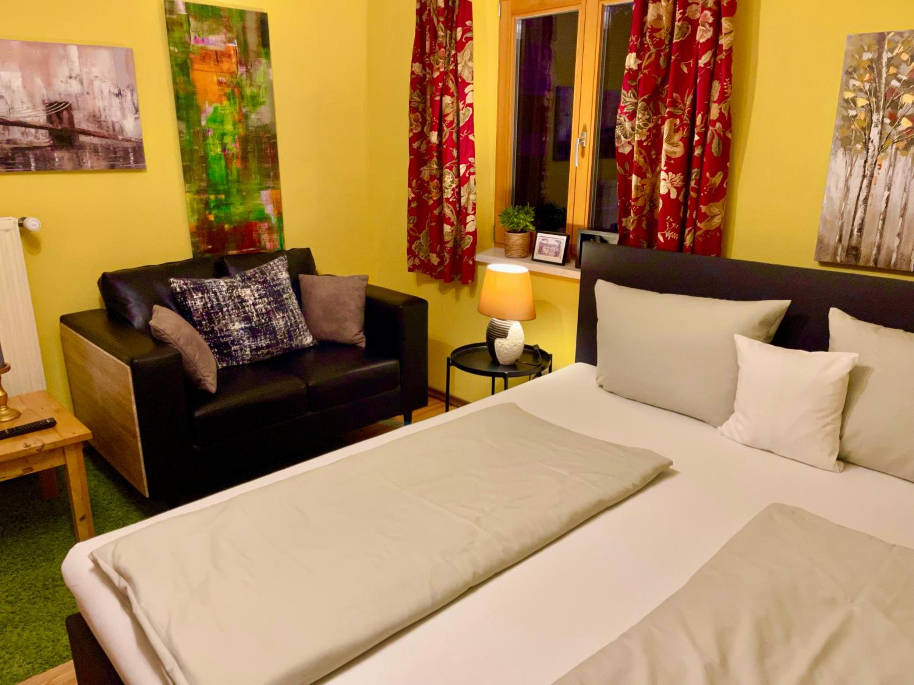 Three-Bedroom Suite - Photo 6