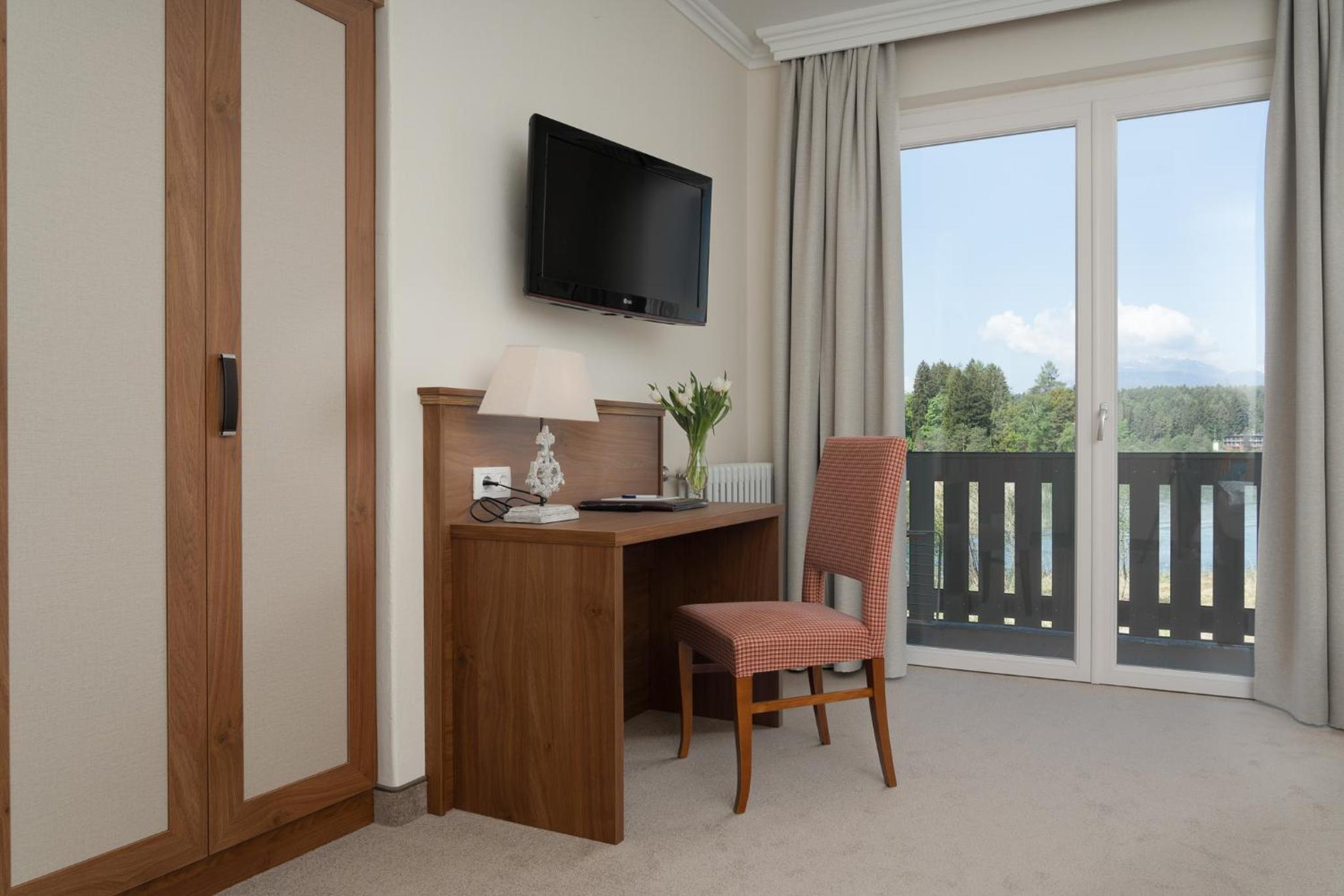Superior Double Room with Balcony - Photo 11