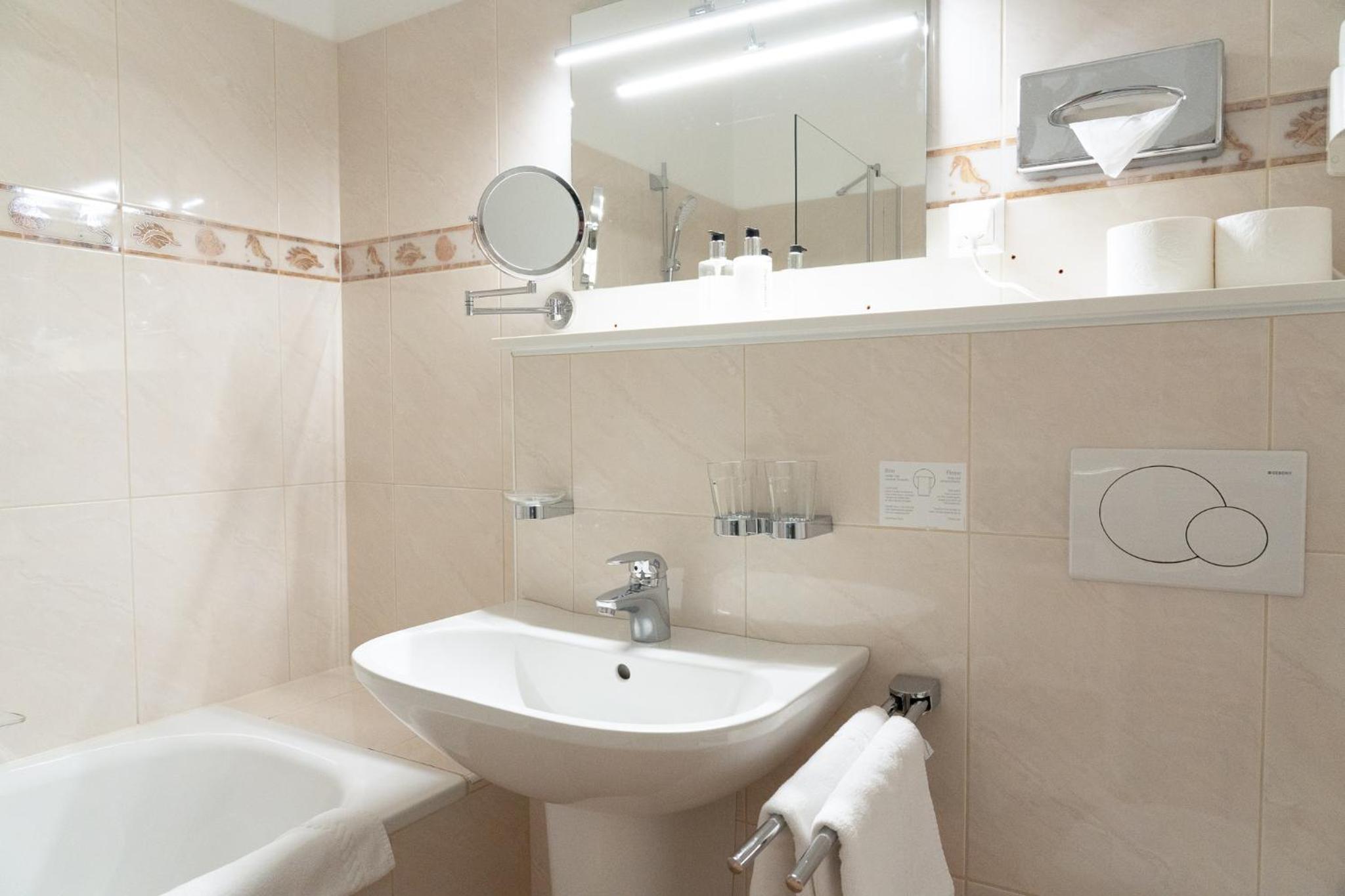 Superior Double Room with Balcony - Photo 3