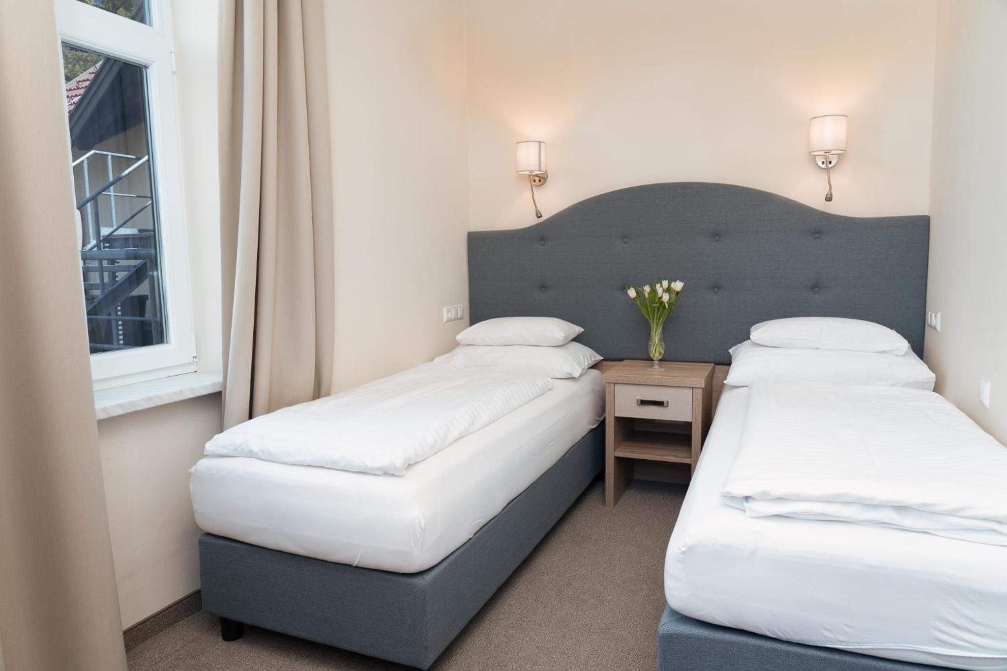 Junior Suite with Bath and Balcony - Photo 2