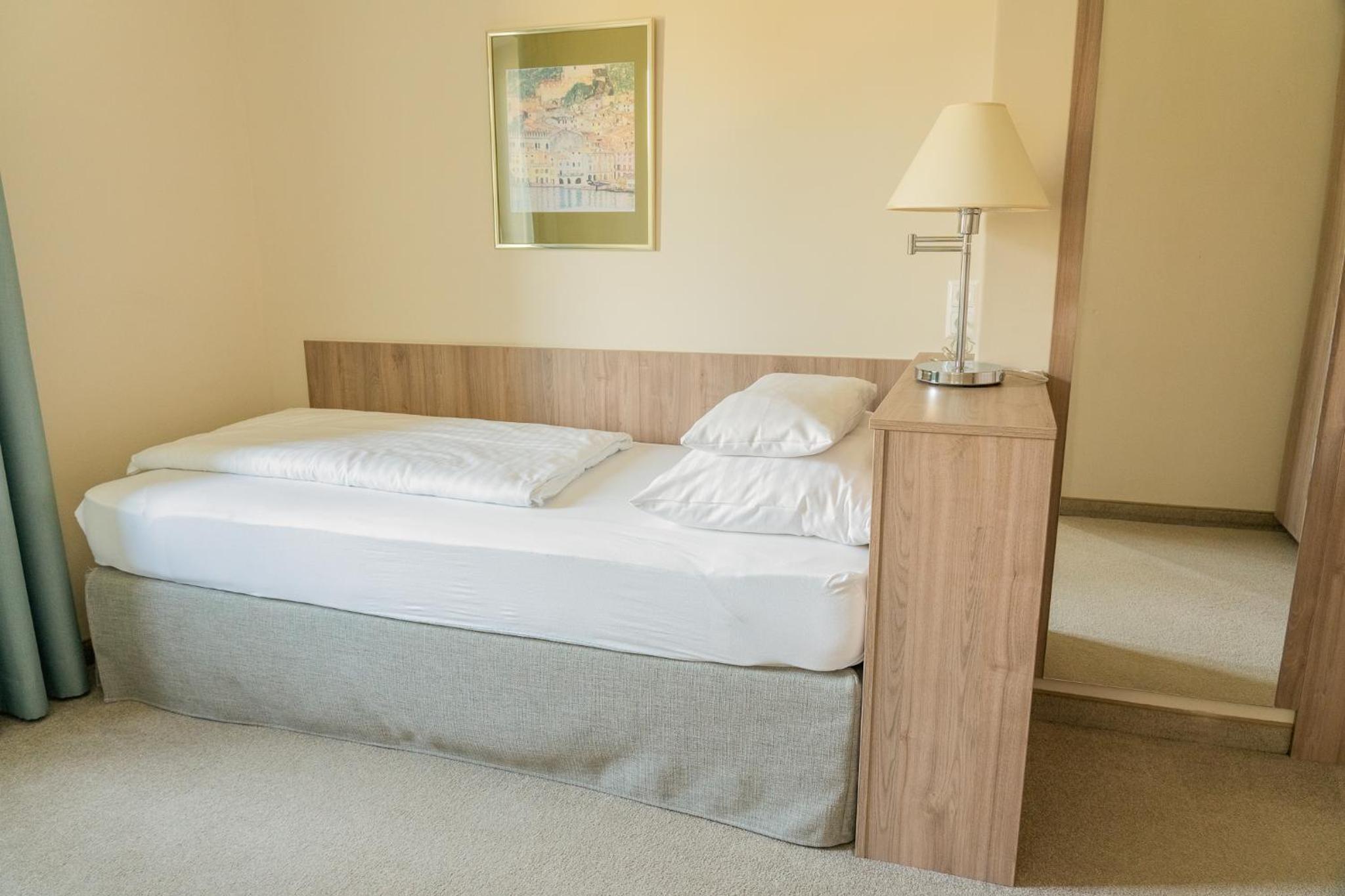 Junior Suite with Bath and Balcony - Photo 4