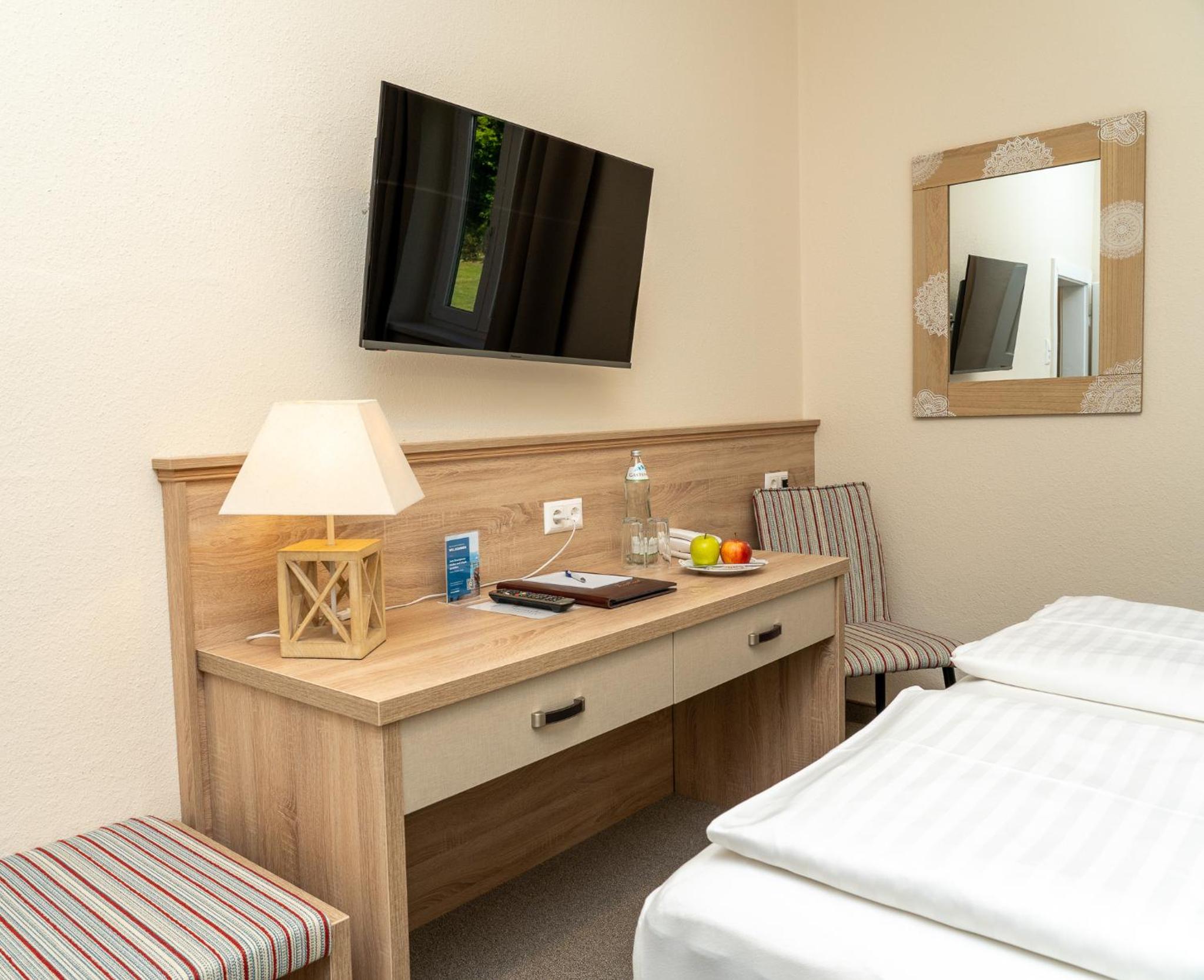 Superior Double Room with Lake View (without Balcony) - Photo 7