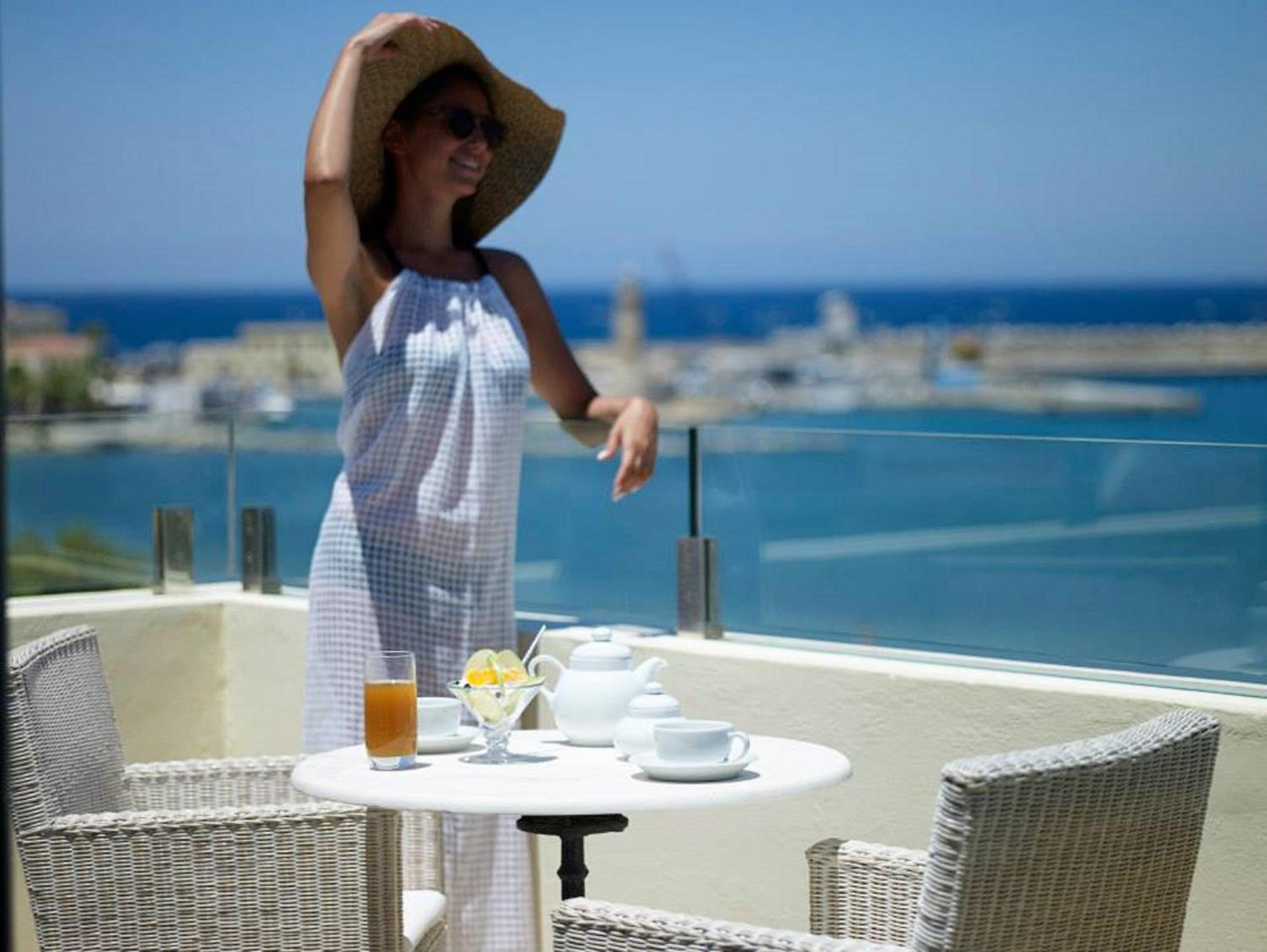 Grand Suite with Panoramic Sea View - Photo 7