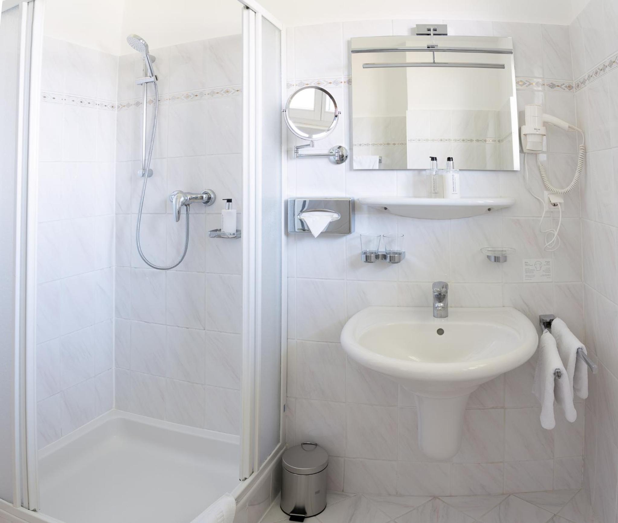 Junior Suite with Shower and Balcony - Photo 5