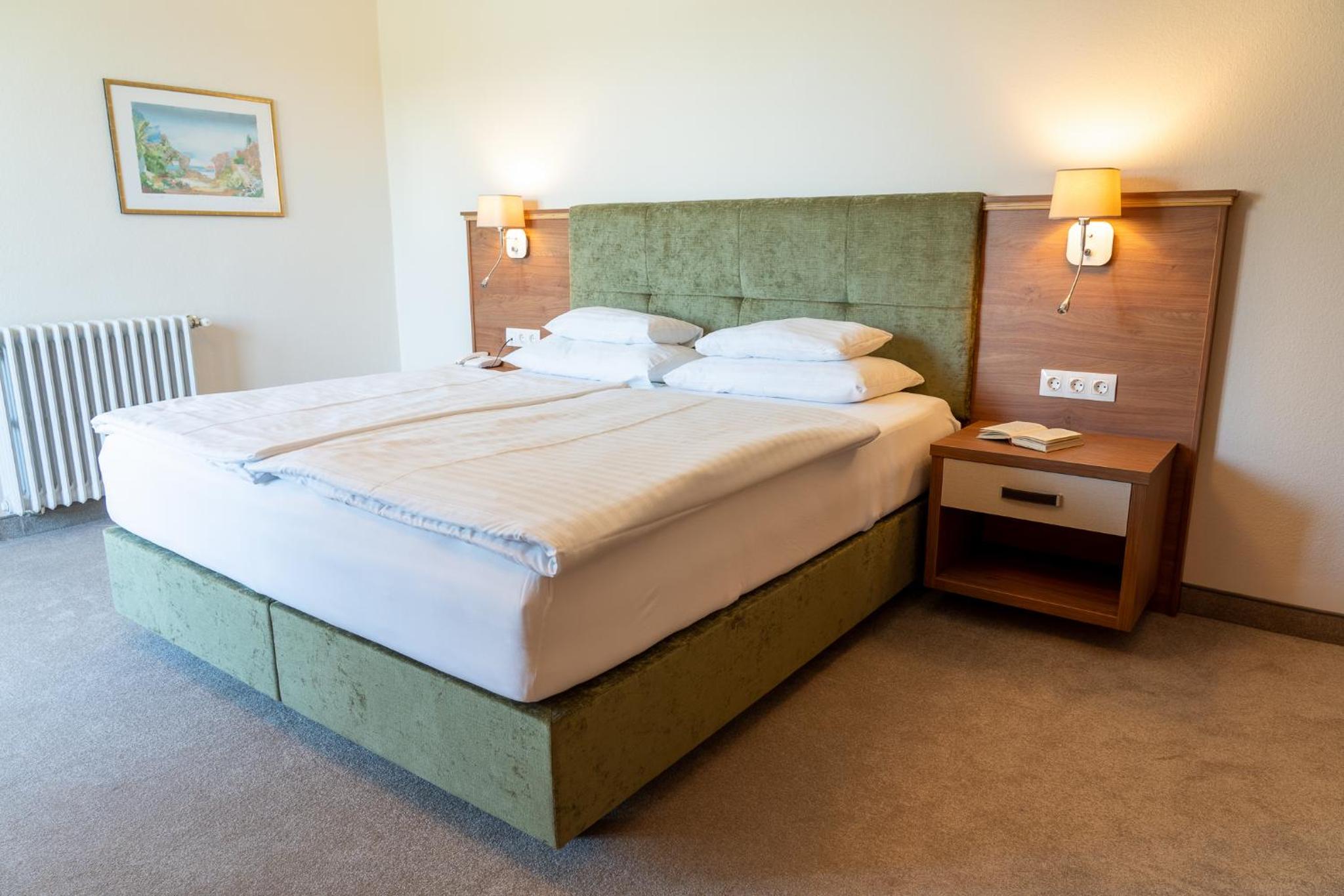 Junior Suite with Bath and Balcony - Photo 7