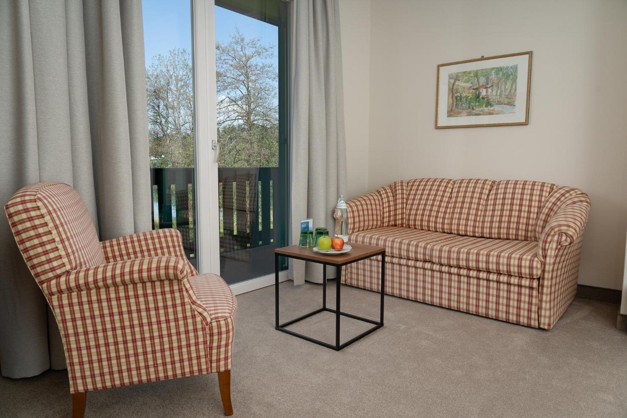 Junior Suite with Bath and Balcony - Photo 10