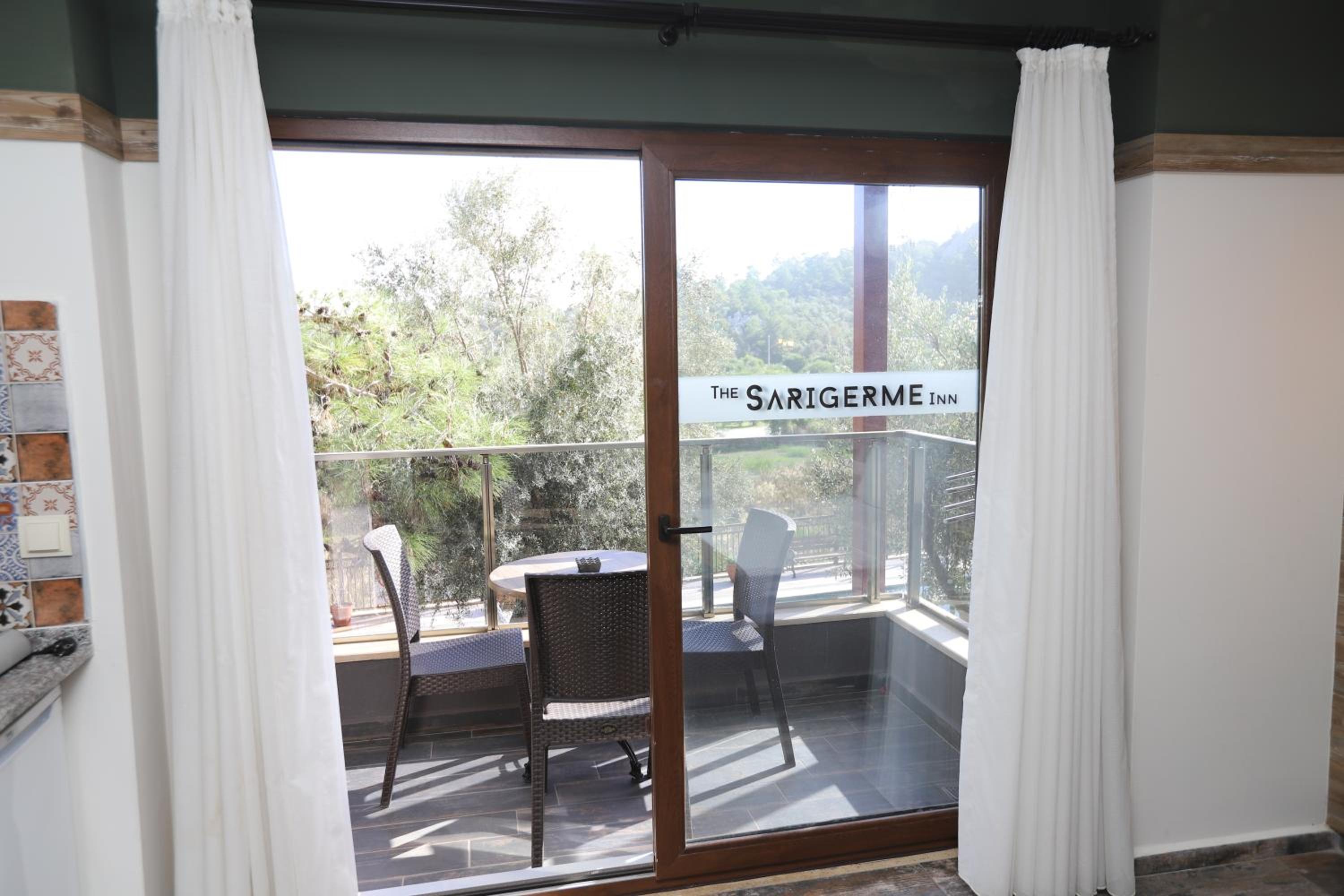 Deluxe Double or Twin Room with Balcony - Photo 2