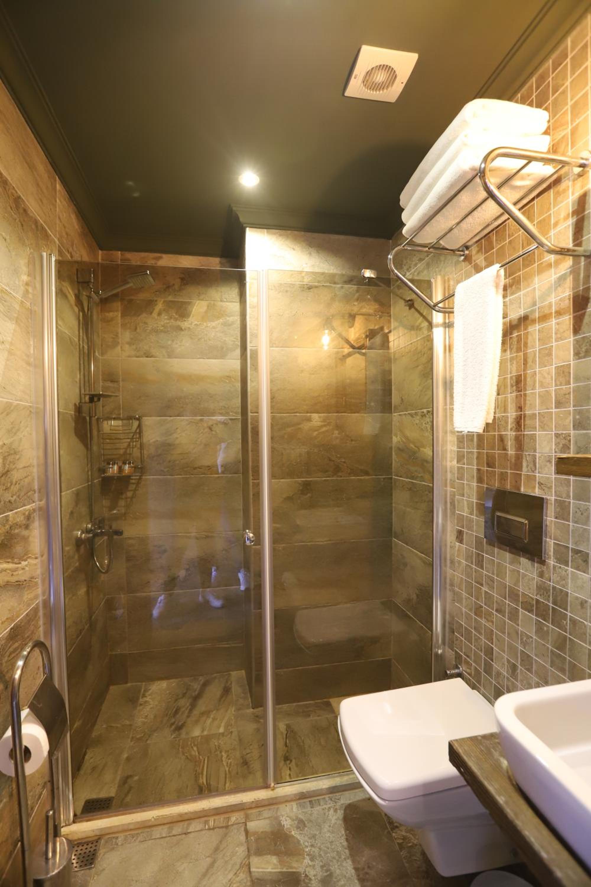 Deluxe Double or Twin Room with Balcony - Photo 3
