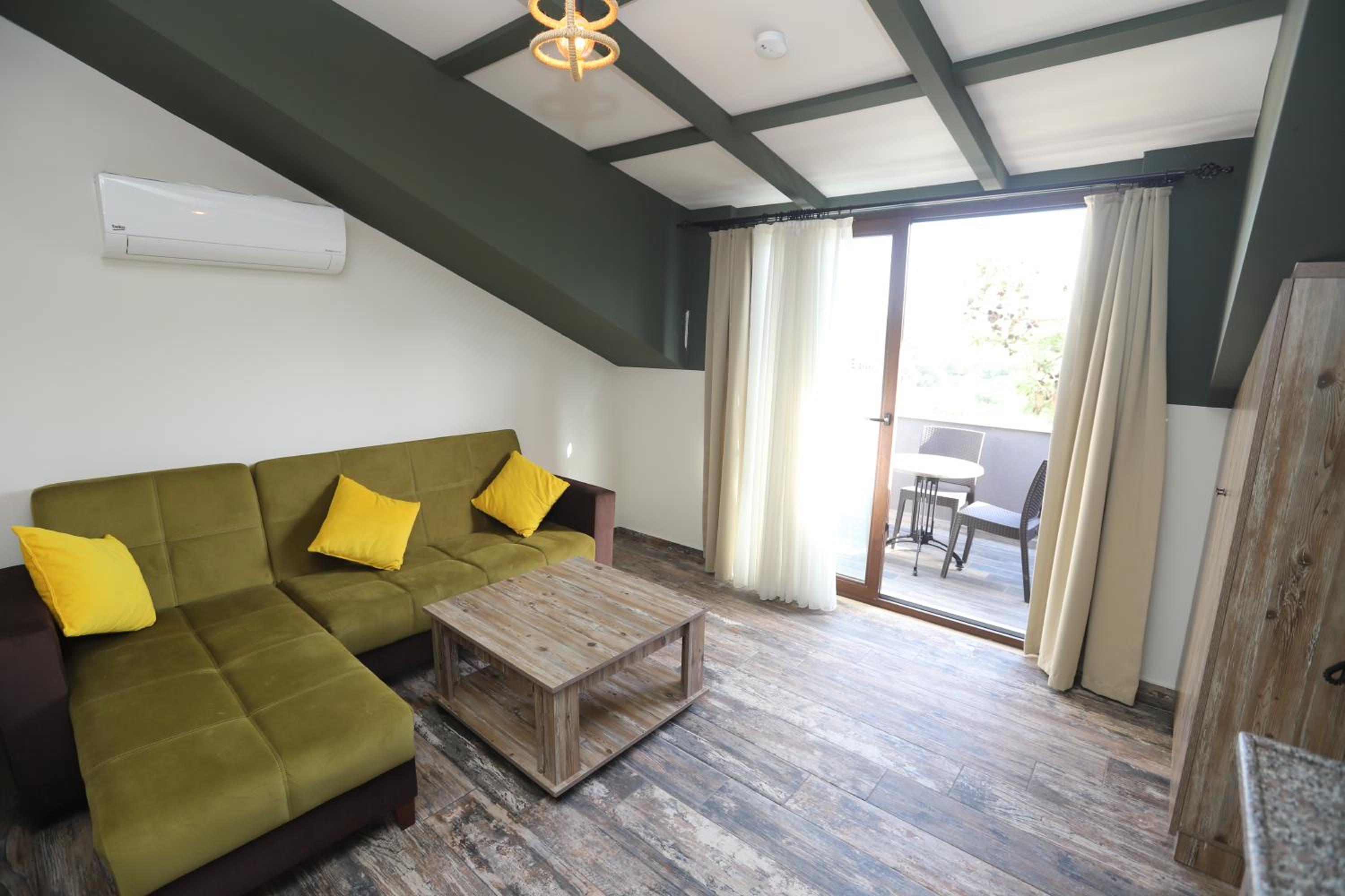 Junior Suite with Pool View - Photo 29