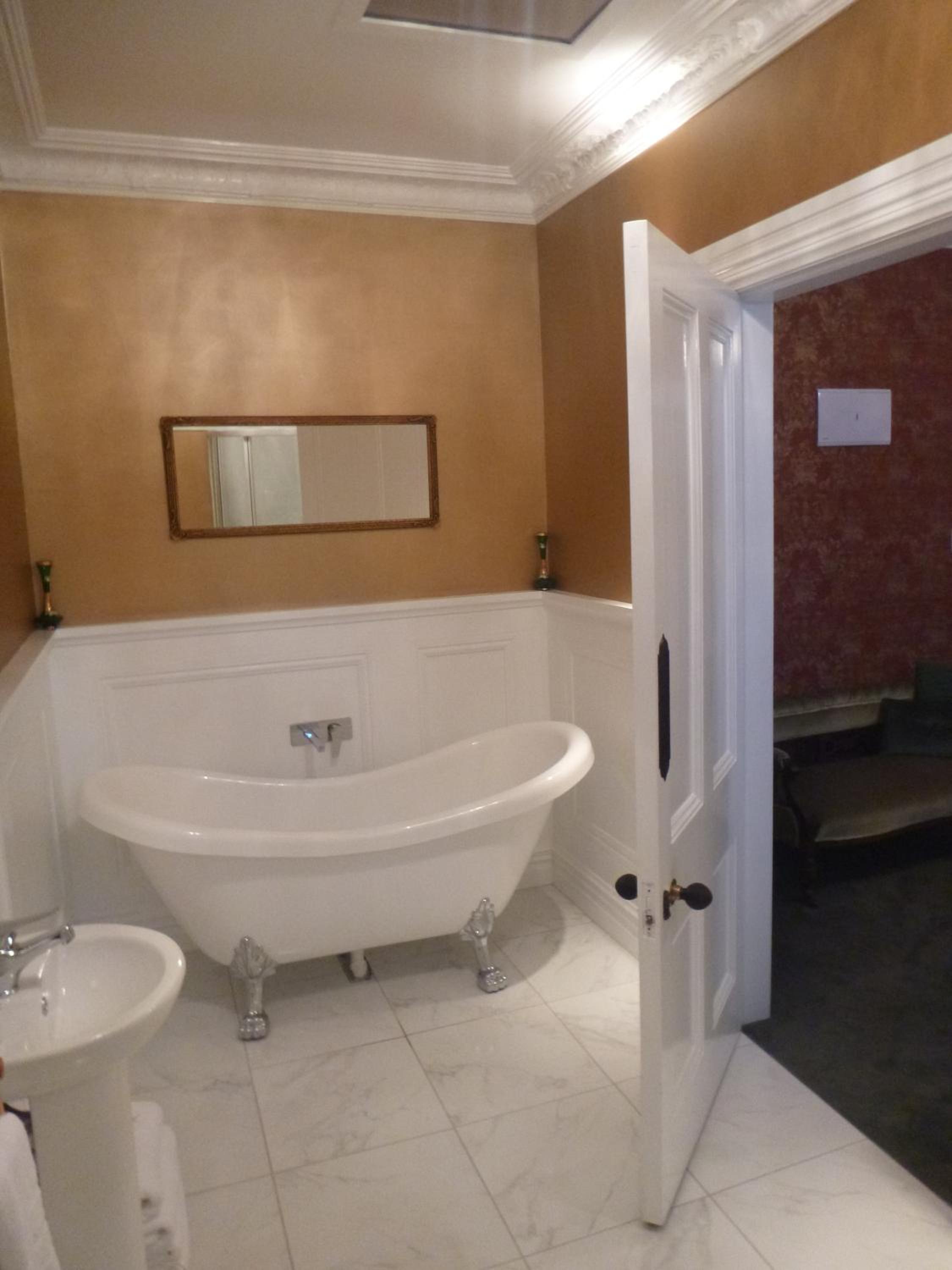 One-Bedroom Suite photo 2