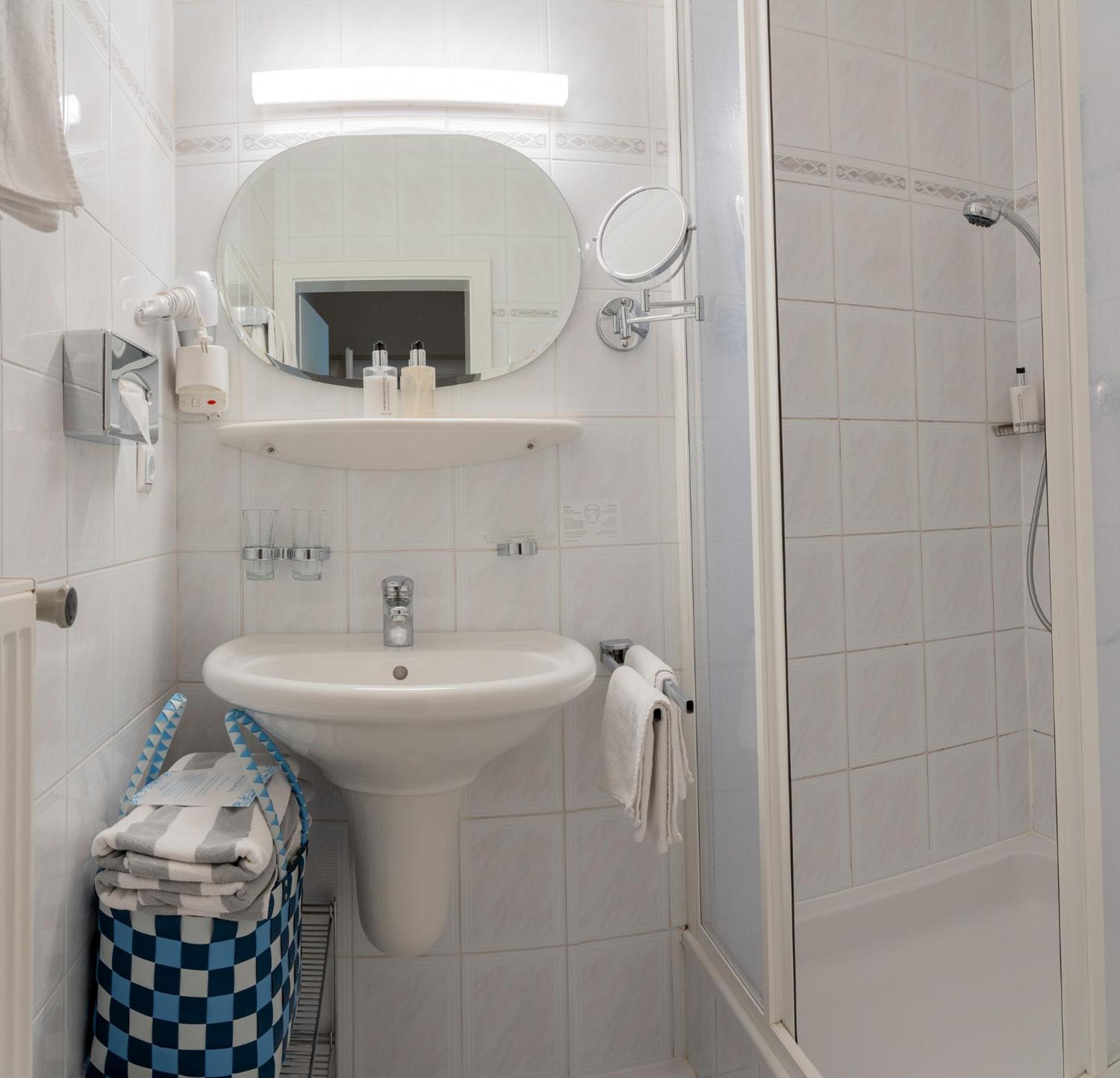Superior Double Room with Lake View (without Balcony) - Photo 2