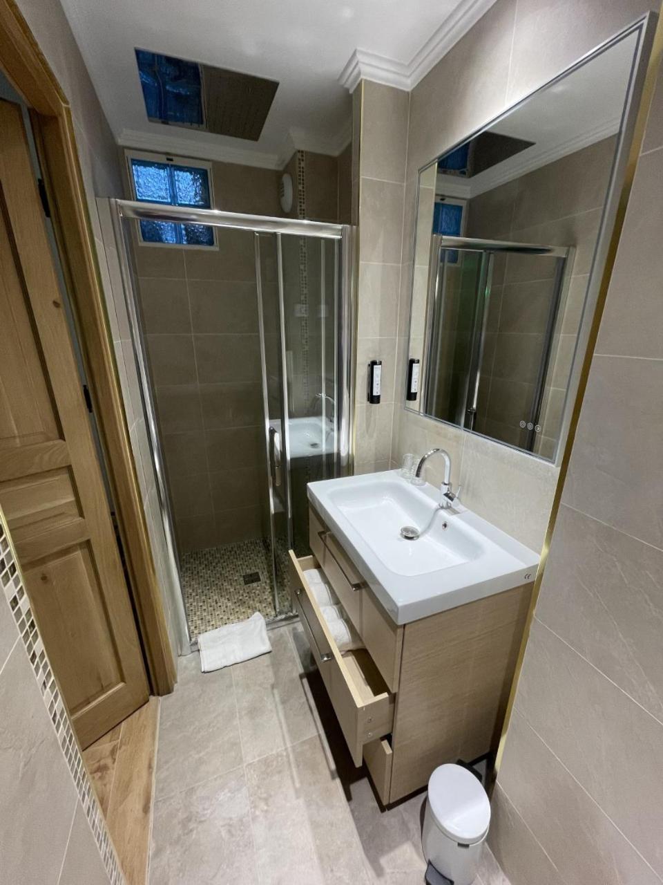Two Interconnecting Twin Rooms