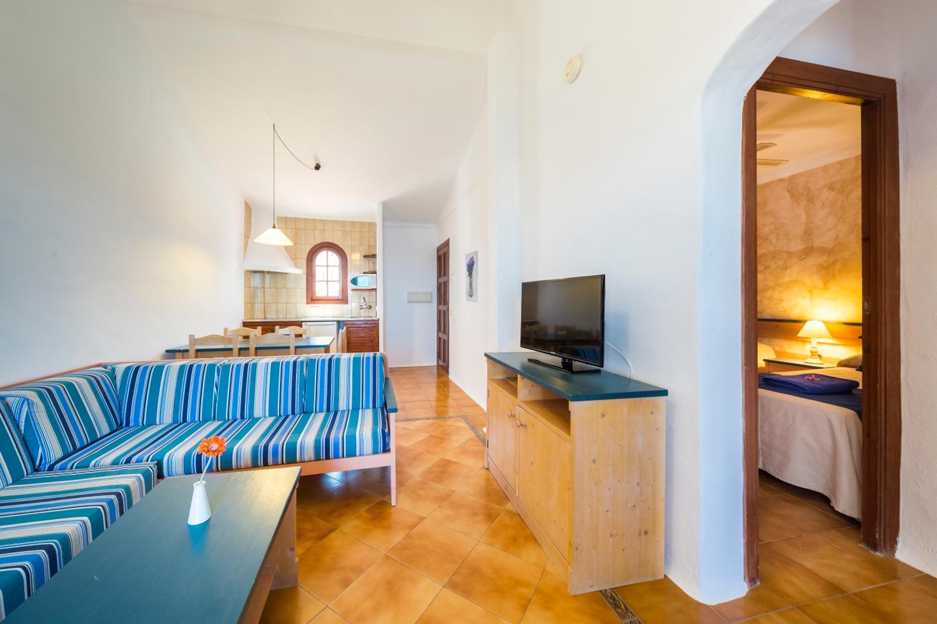 One-Bedroom Apartment - Photo 4