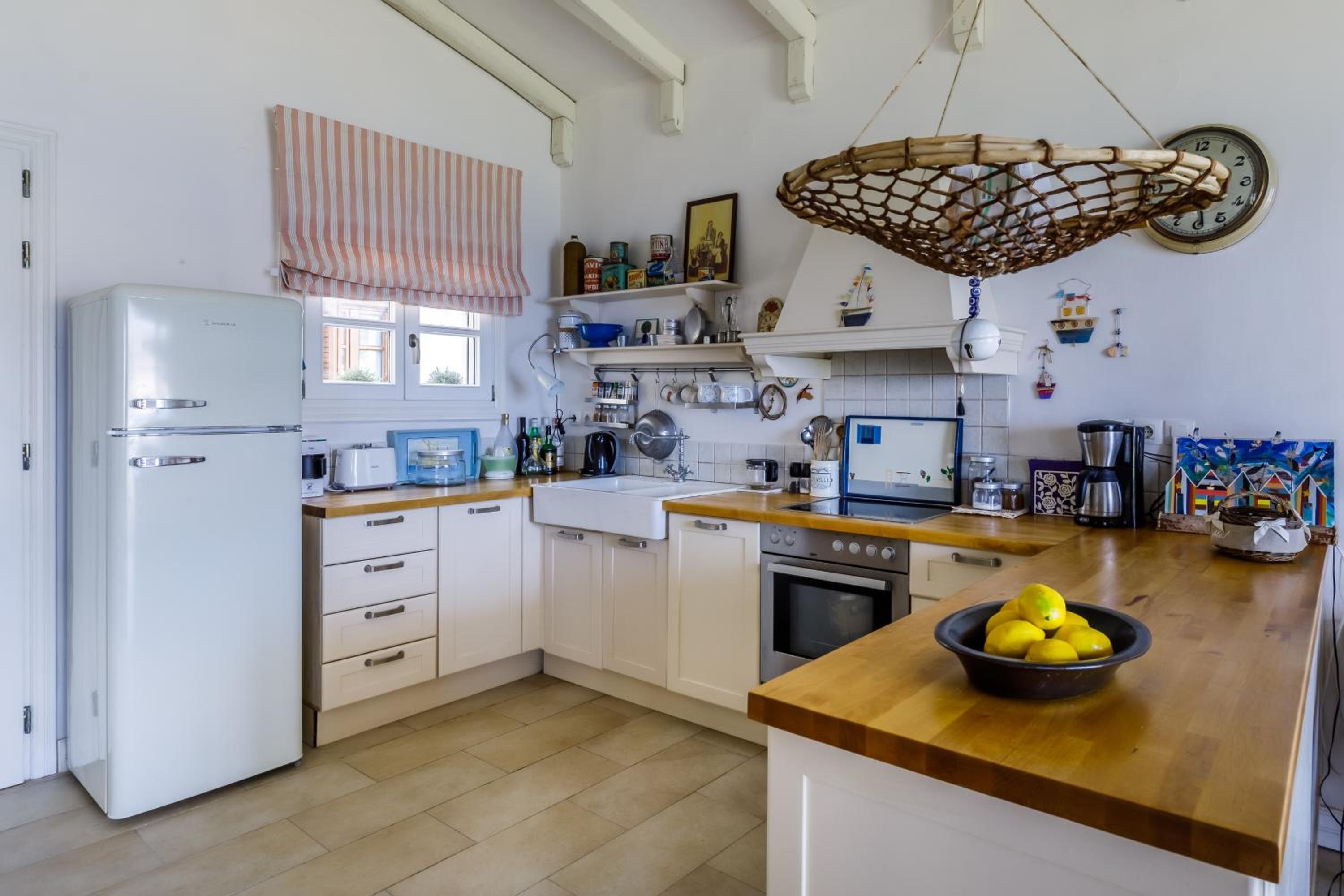 The House - Photo 7