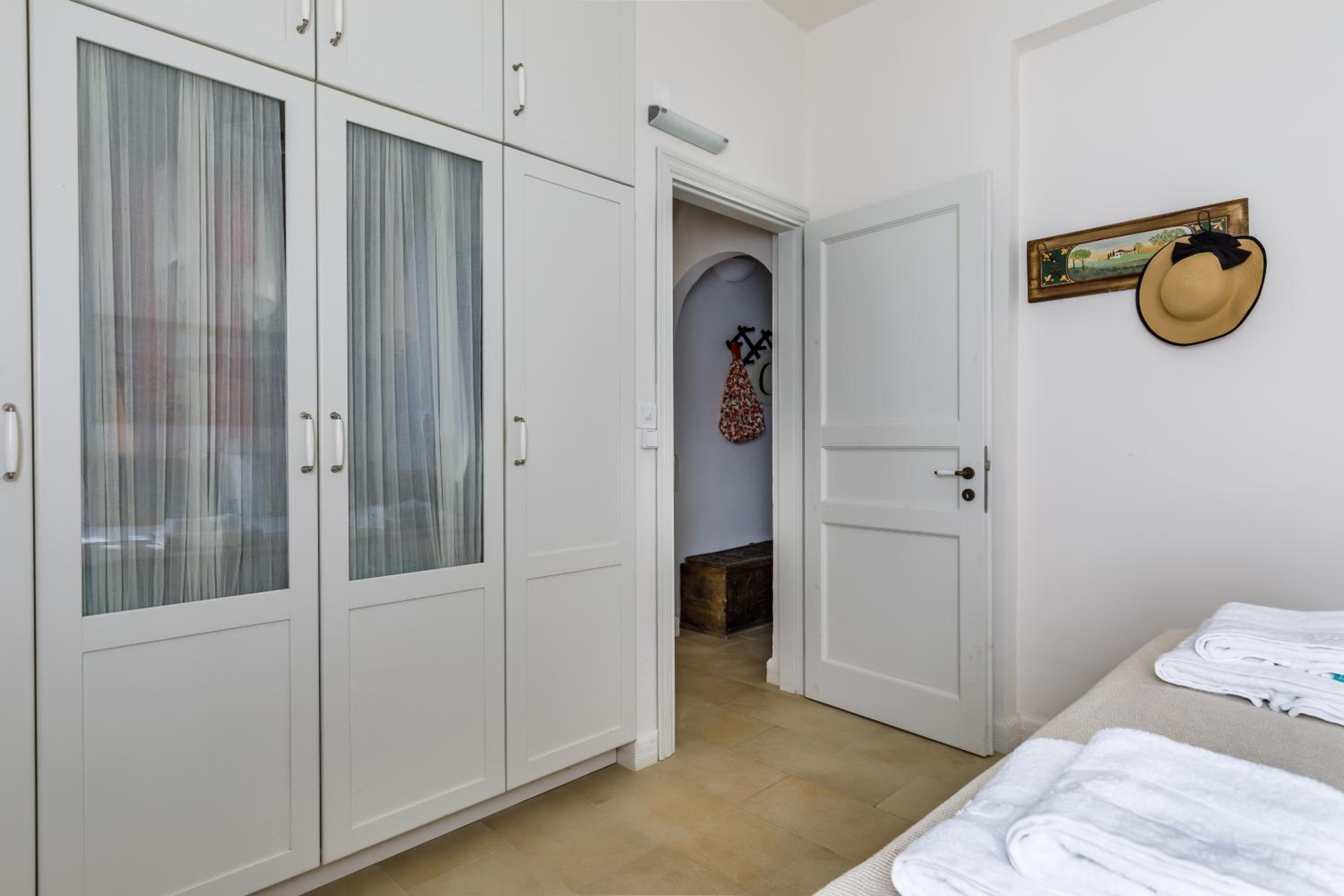 The House - Photo 13