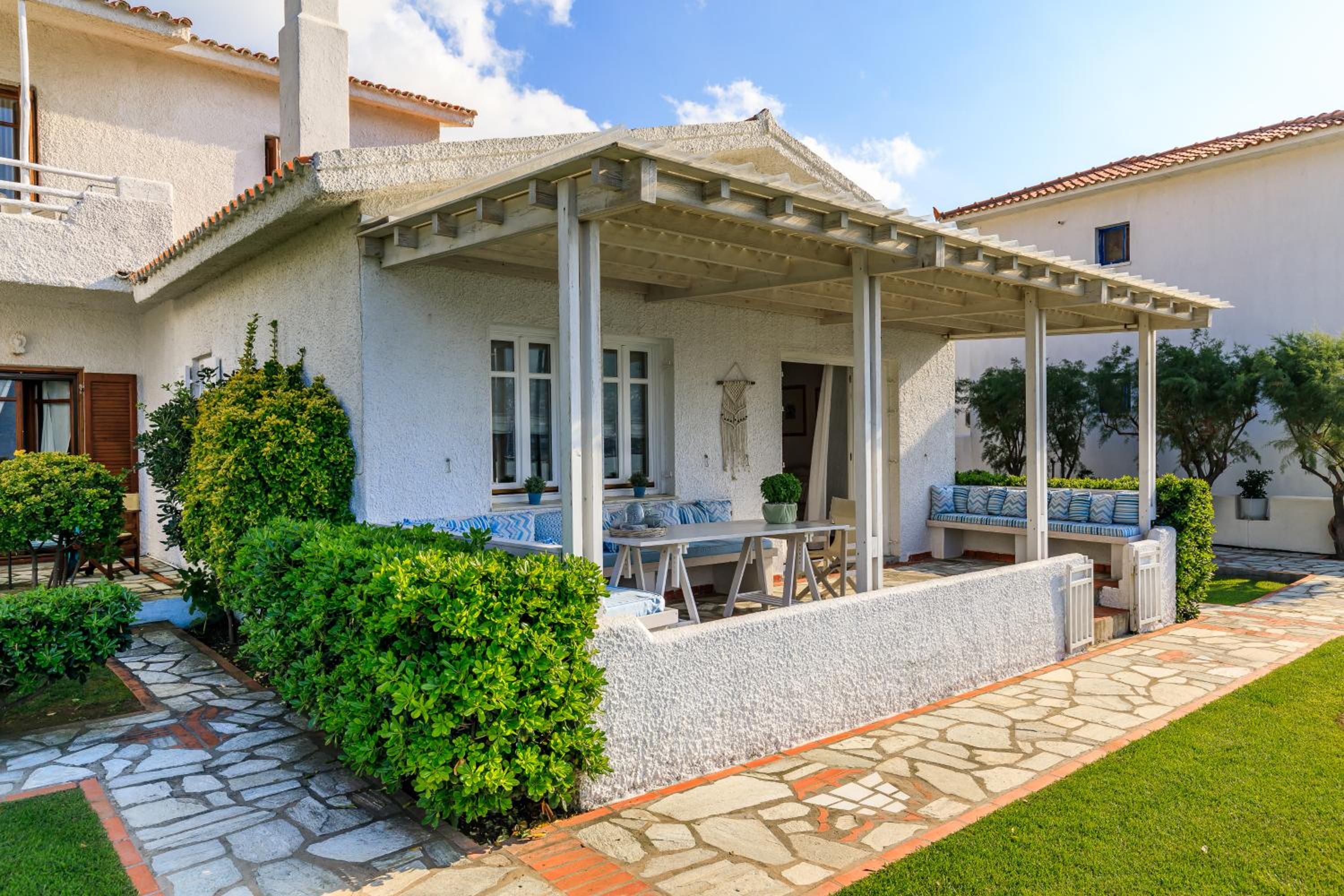 The House - Photo 14