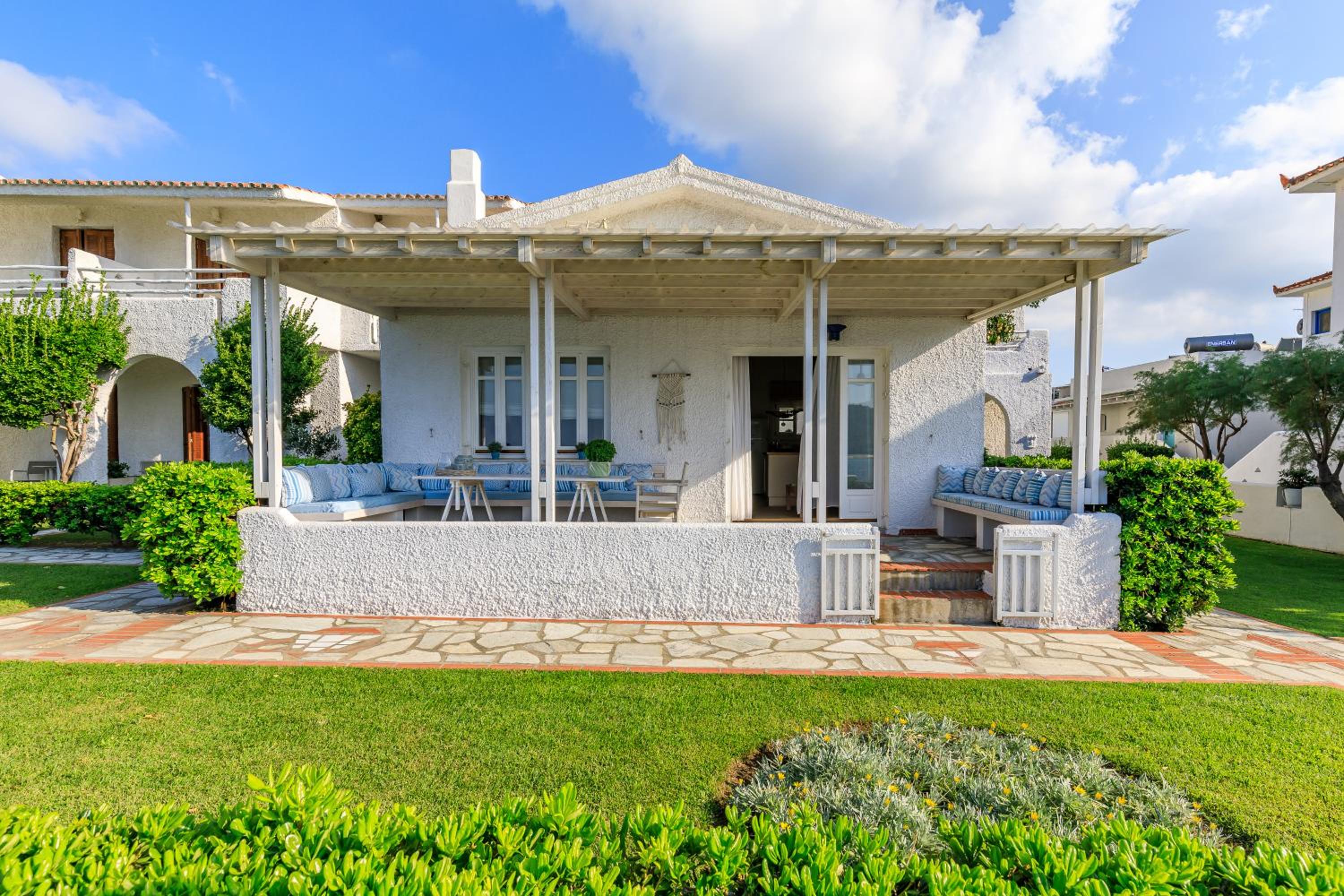 The House - Photo 17