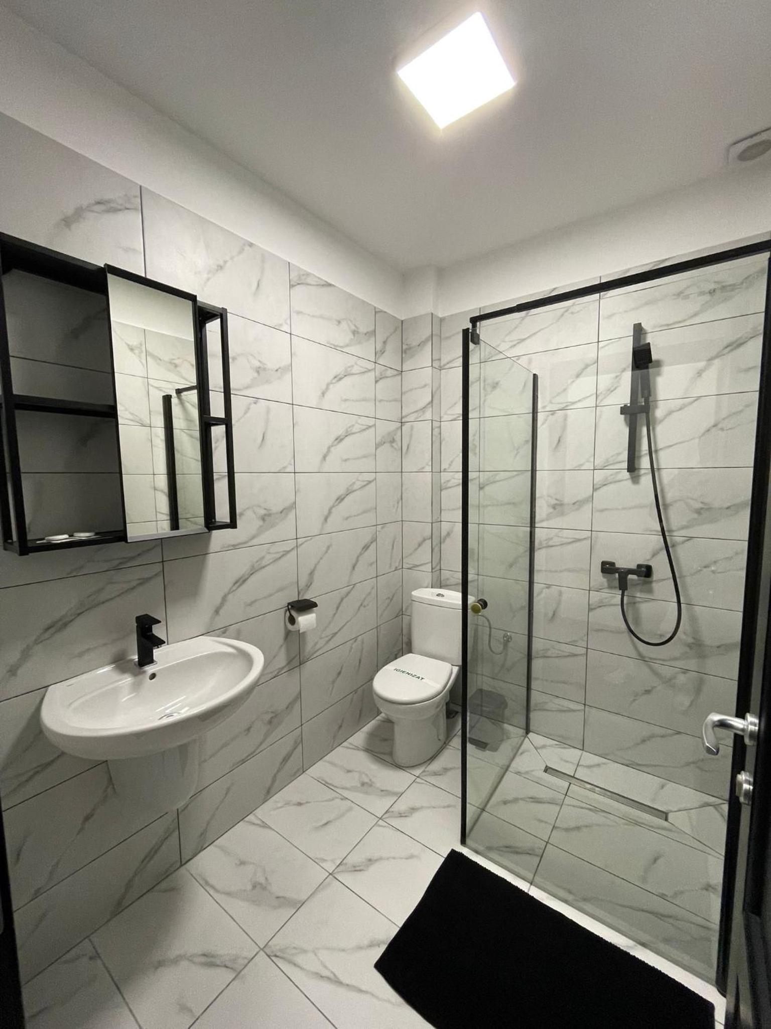Double Room with Private Bathroom - Photo 5