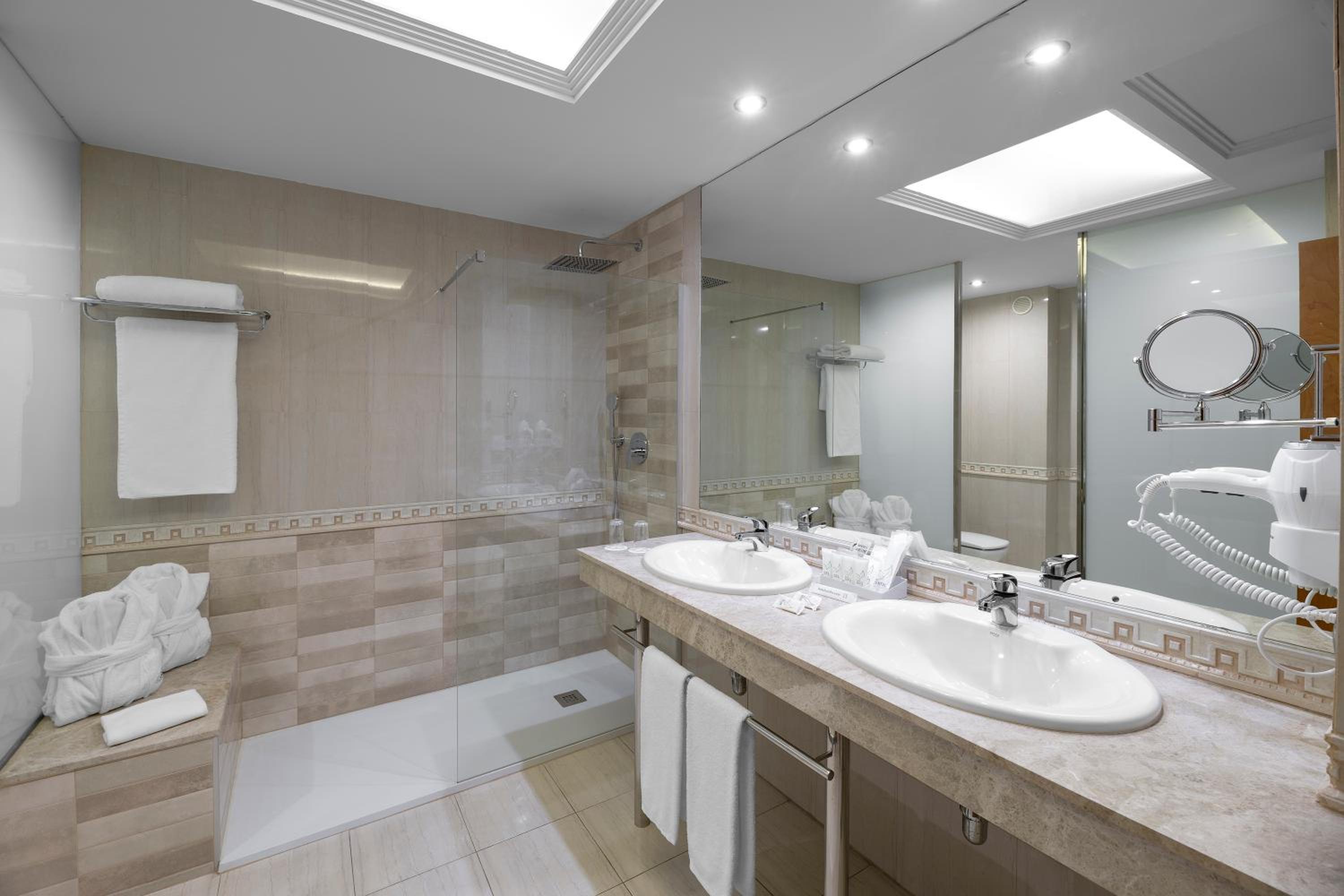 Junior Suite (2 Adults + 2 Children) photo 3