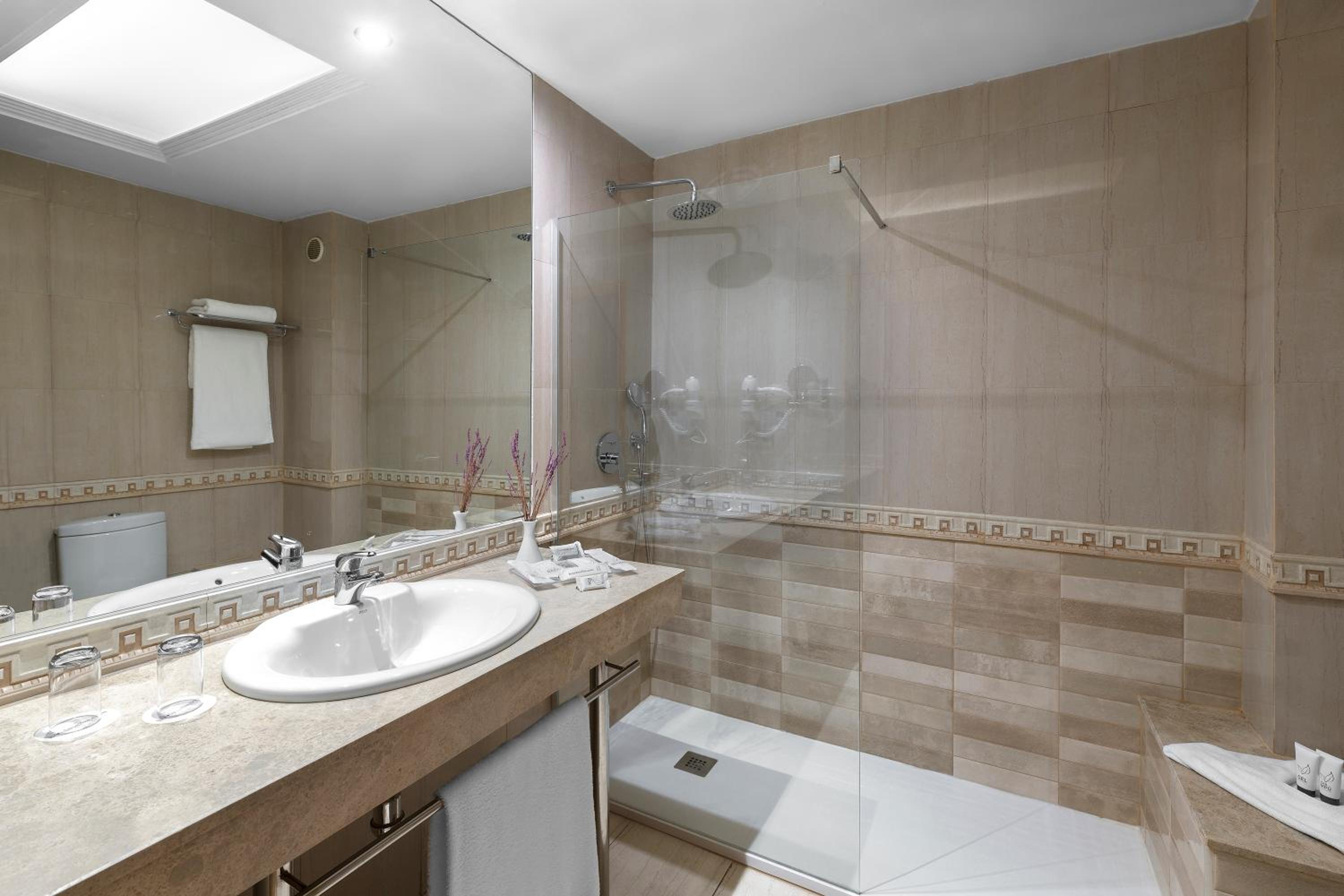 Double or Twin Room (2 Adults) - Photo 2