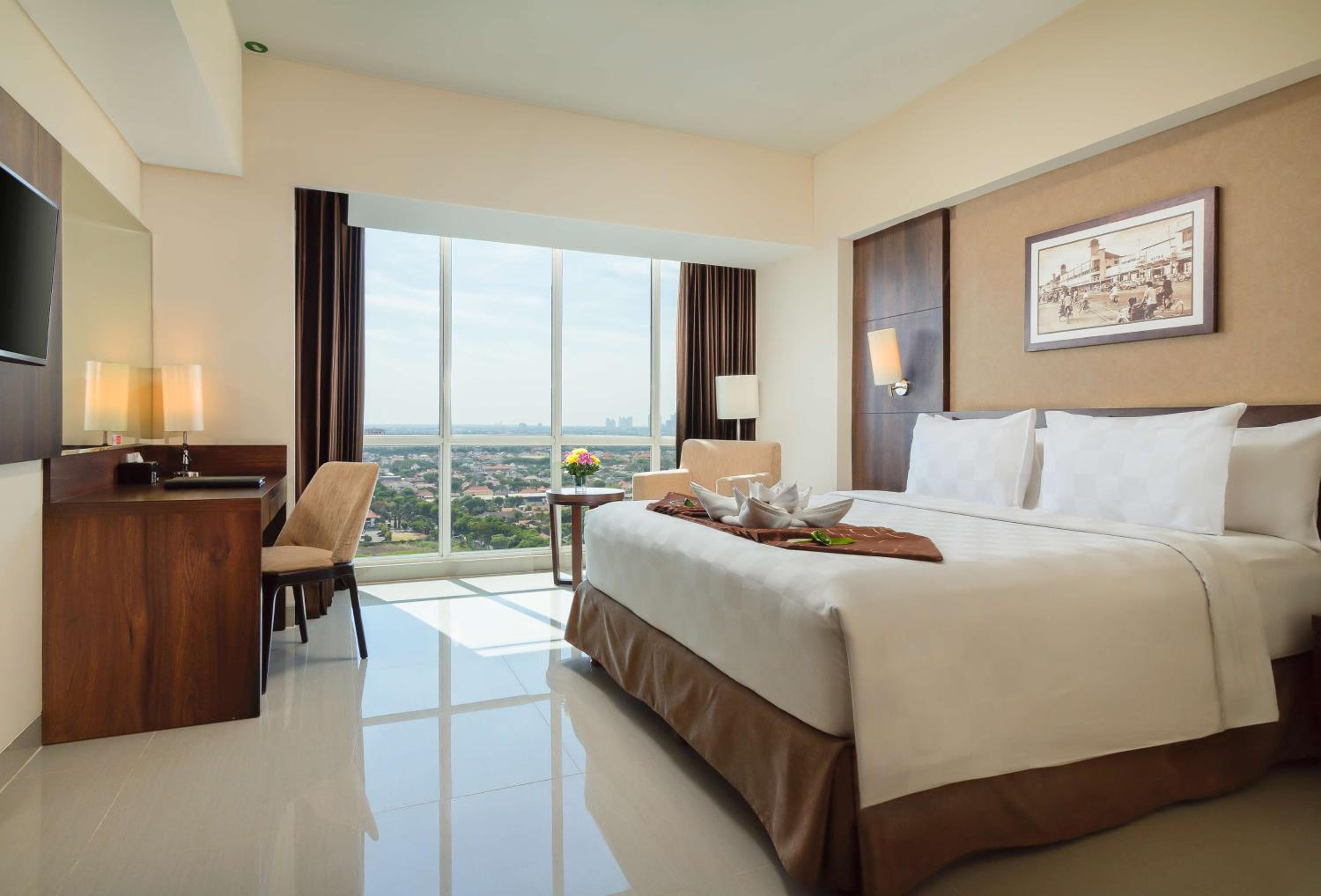 Deluxe Twin Room with City View and Shower - Non-Smoking photo 2