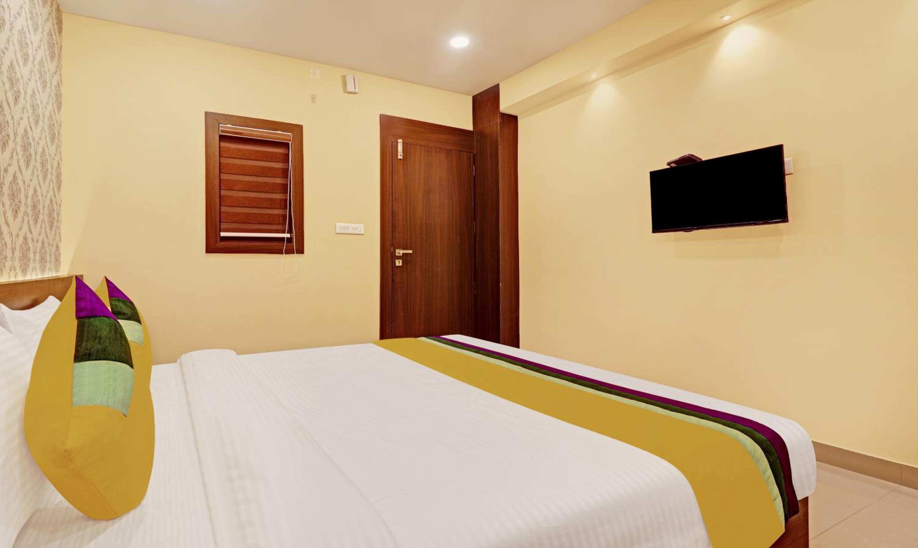 Standard Double Room - Photo 9