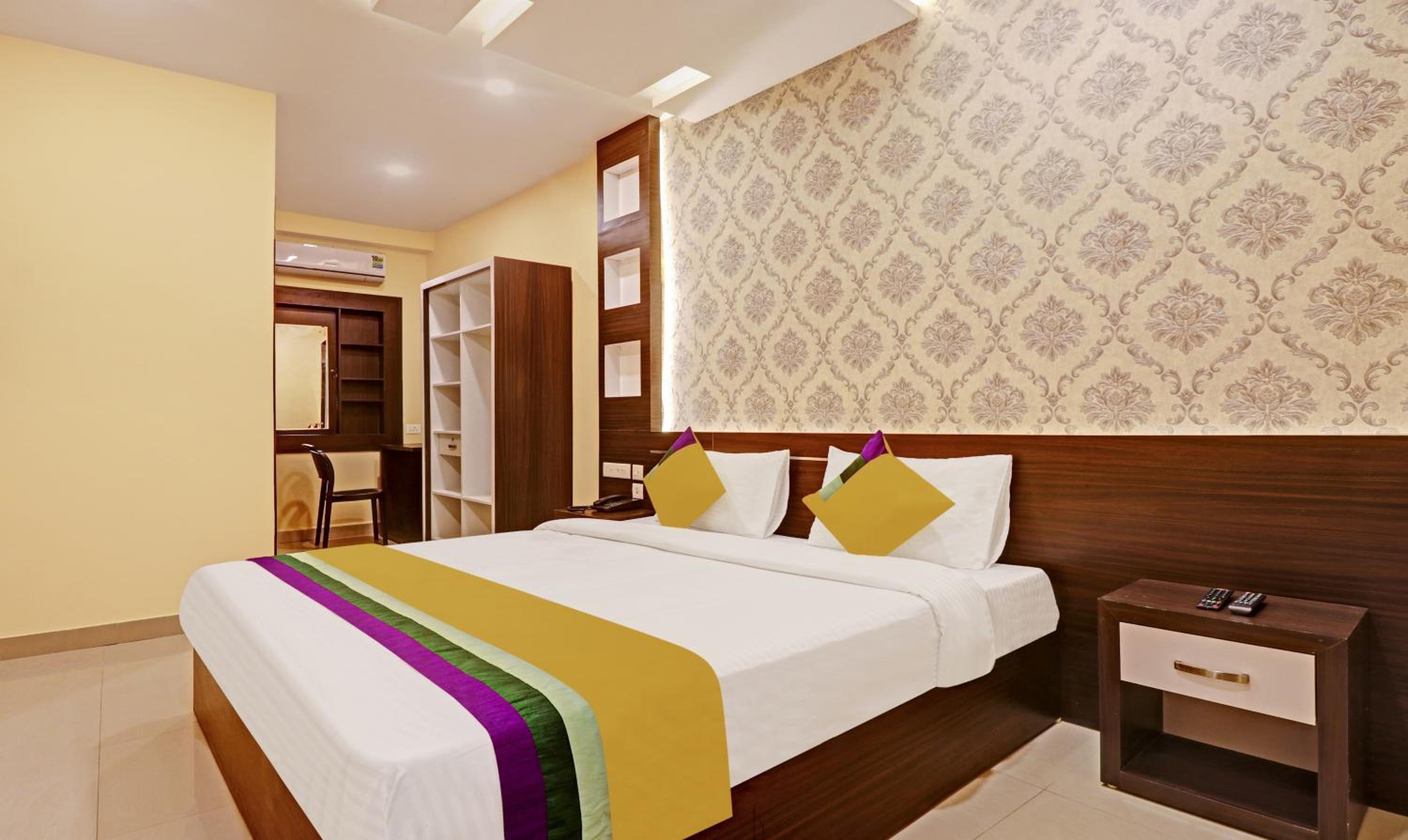 Standard Double Room - Photo 8