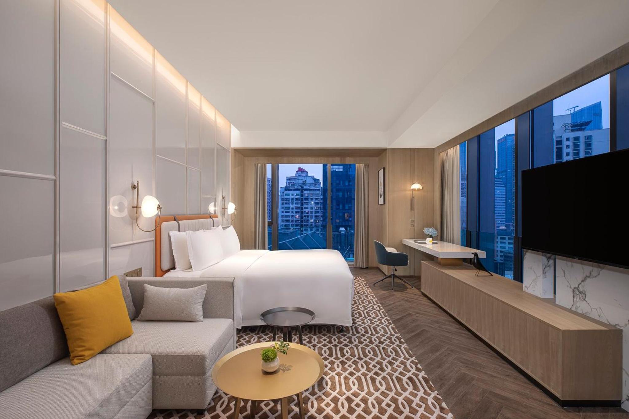 Grand King Room with Living Area and River View - Photo 3