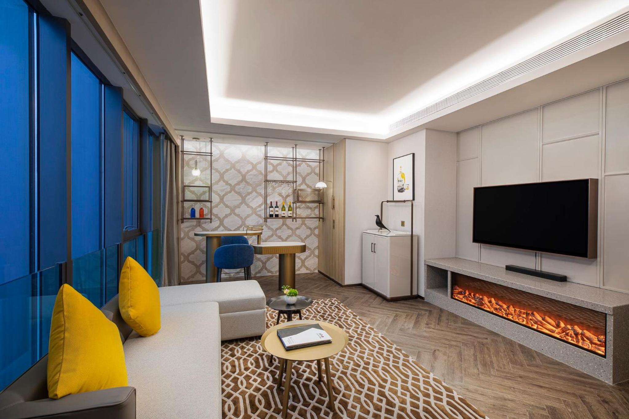 One-Bedroom Suite with River View - Photo 6