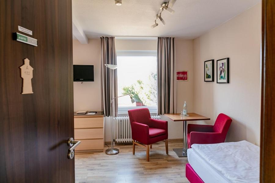 Standard Twin Room - Photo 3