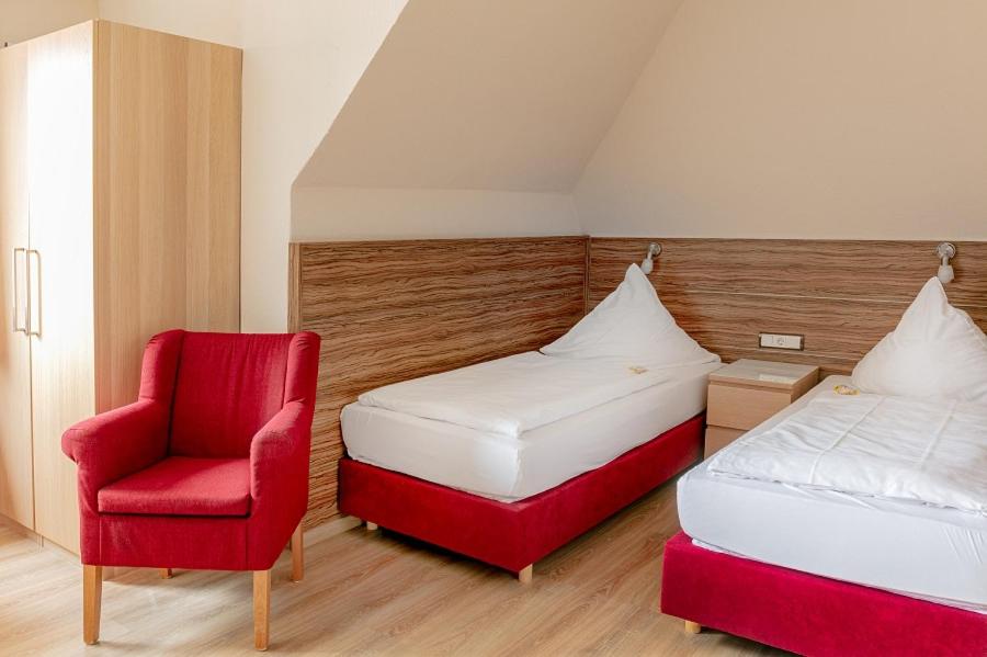 Standard Twin Room - Photo 1