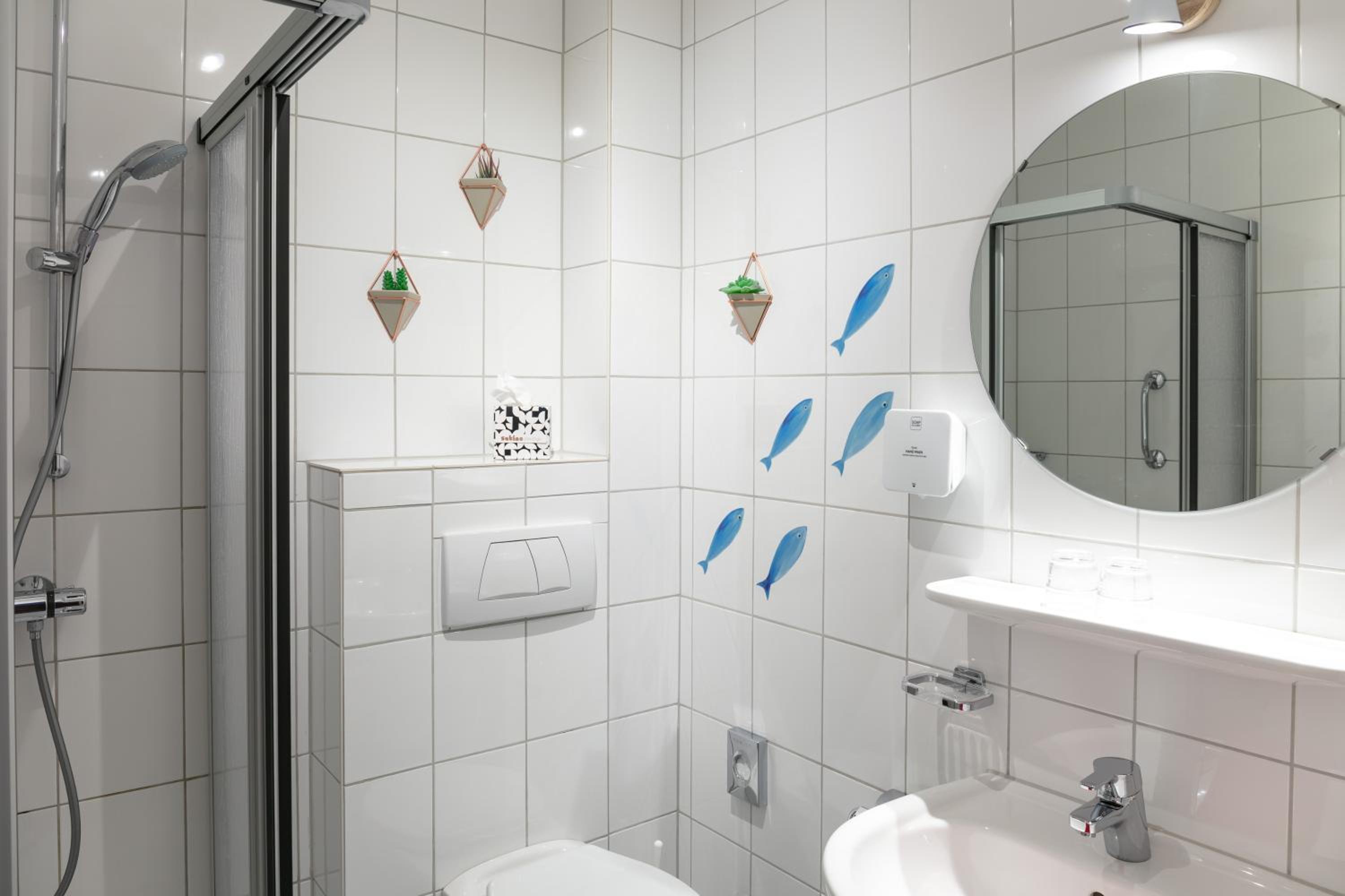 Standard Double Room - Photo 11