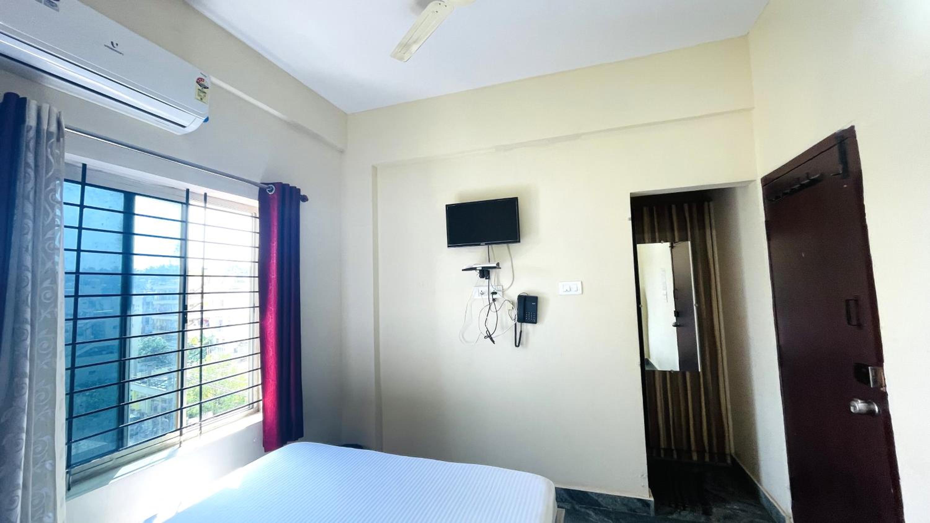 Deluxe Double Room - Photo 33