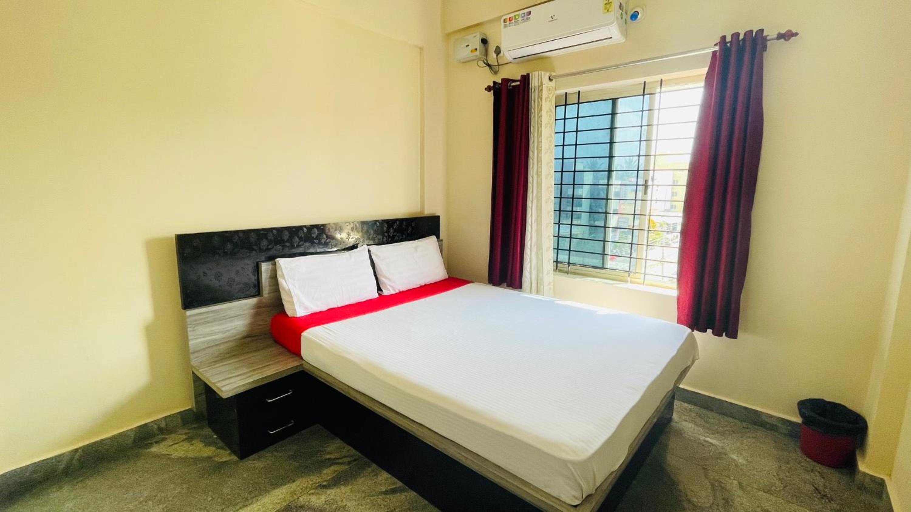 Deluxe Double Room - Photo 23