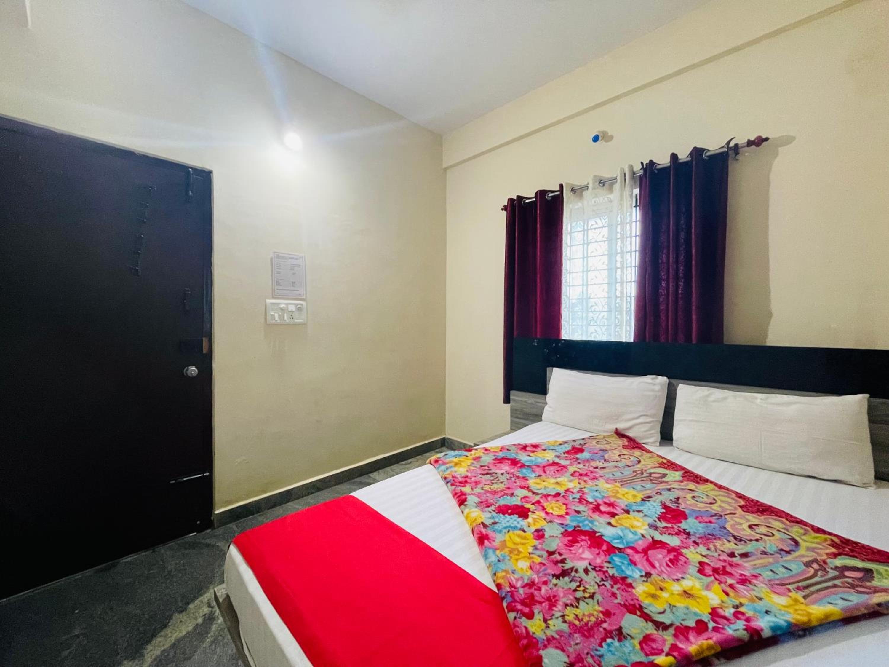 Budget Double Room - Photo 7