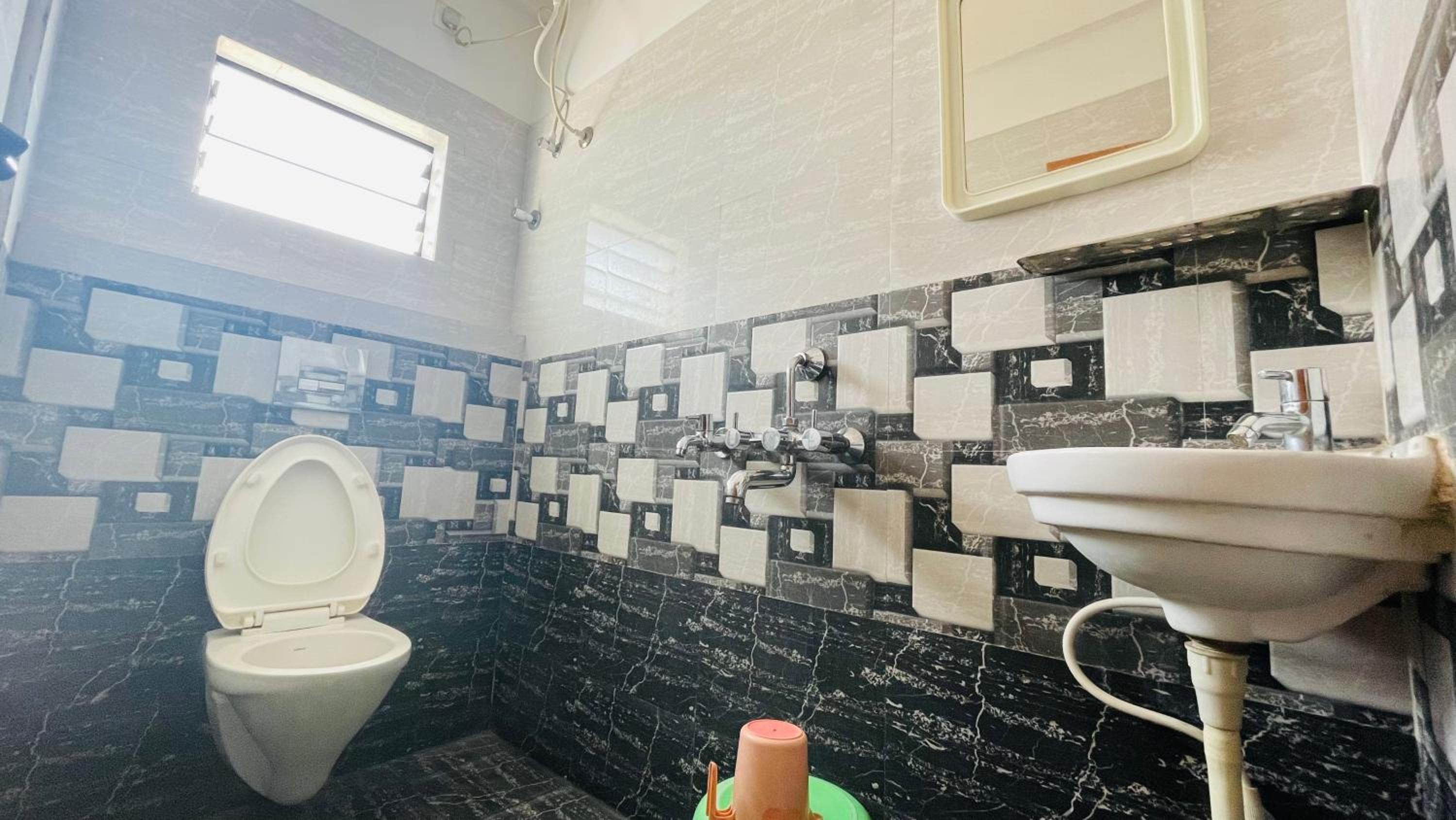 Budget Double Room - Photo 6