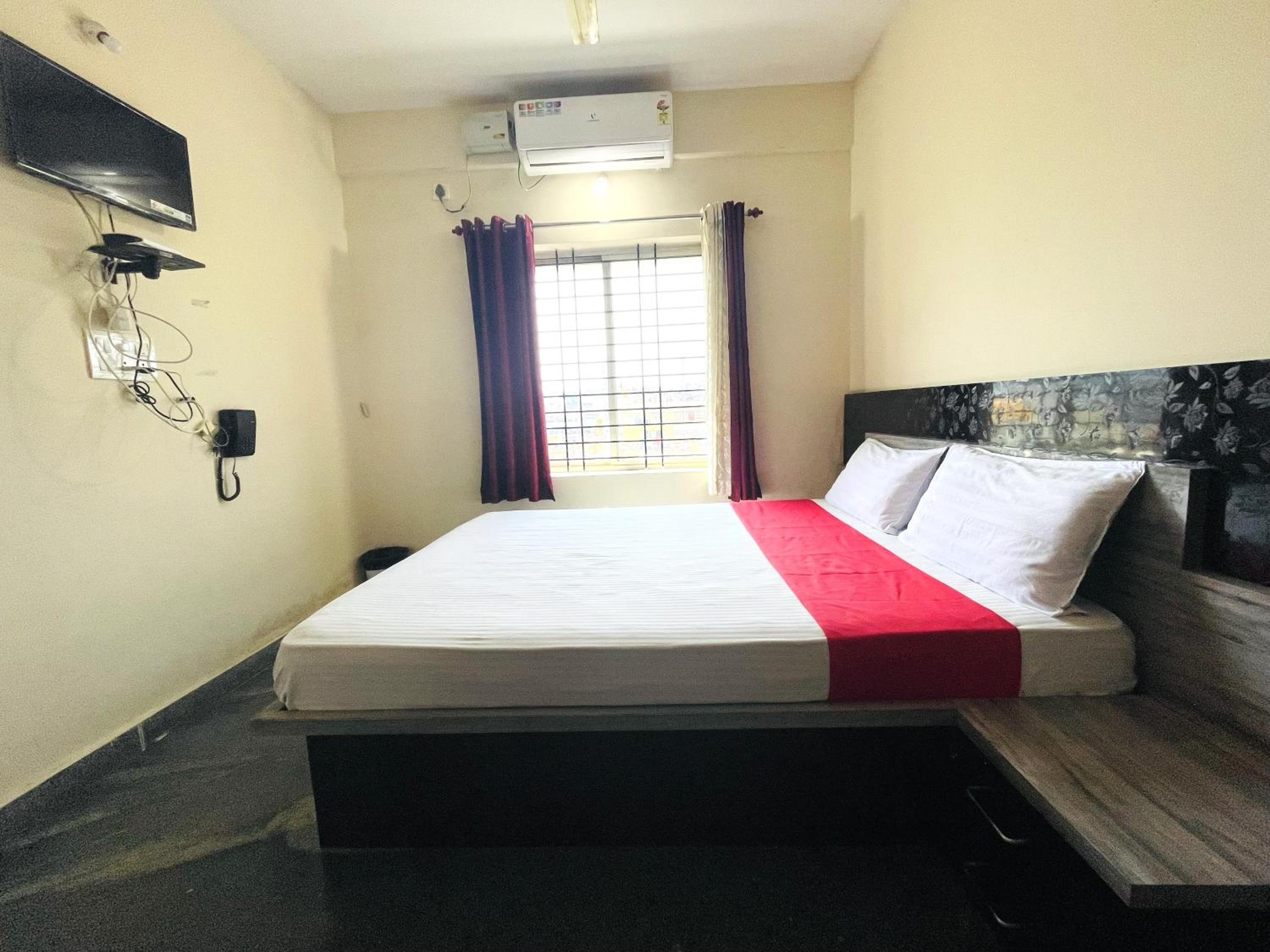 Deluxe Double Room - Photo 13
